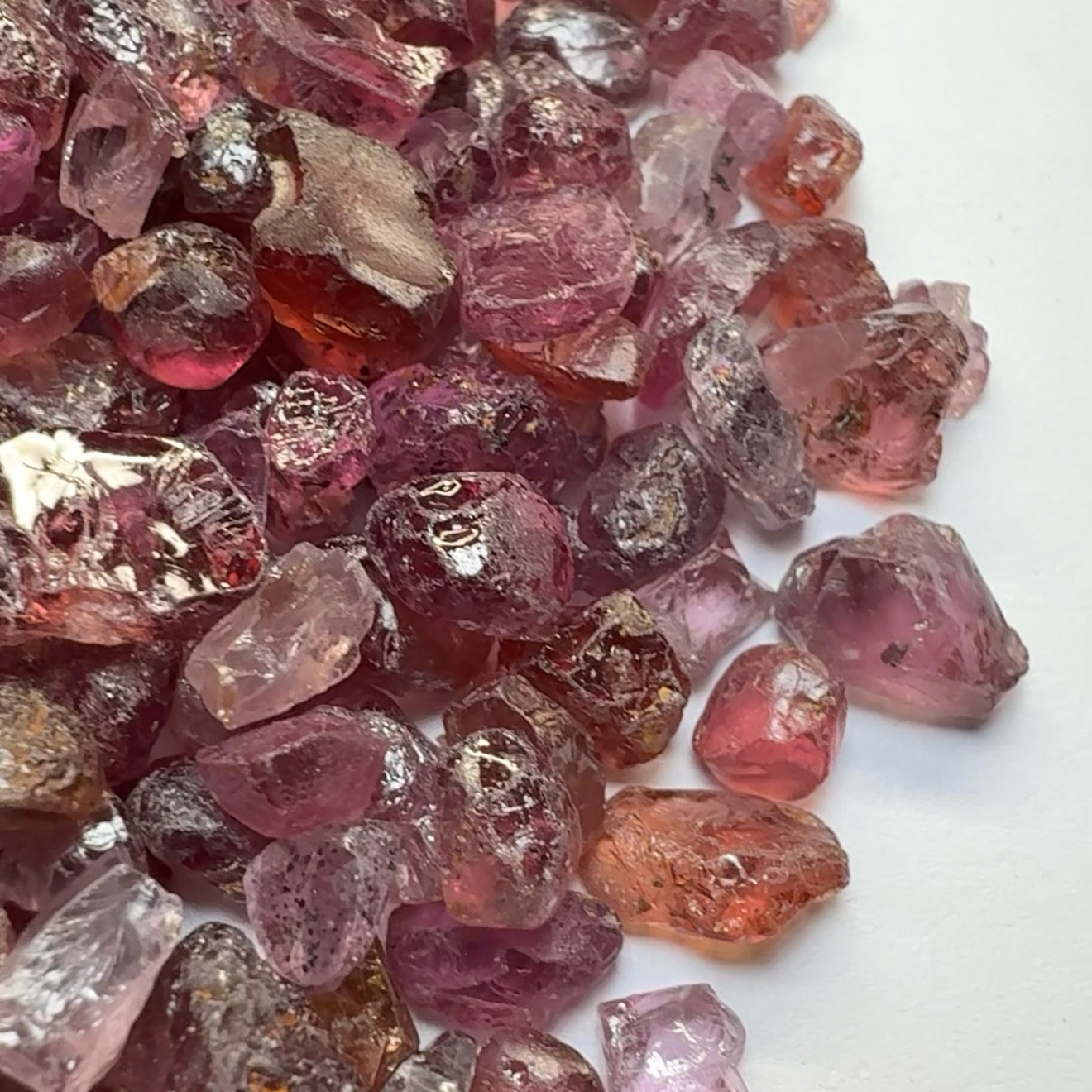 Mixed Garnet Lot some are Dragon Garnets too, 112.60gm / 563.00ct, Lindi, Tanzania, Untreated Unheated, all have inclusions but facetable with inclusions