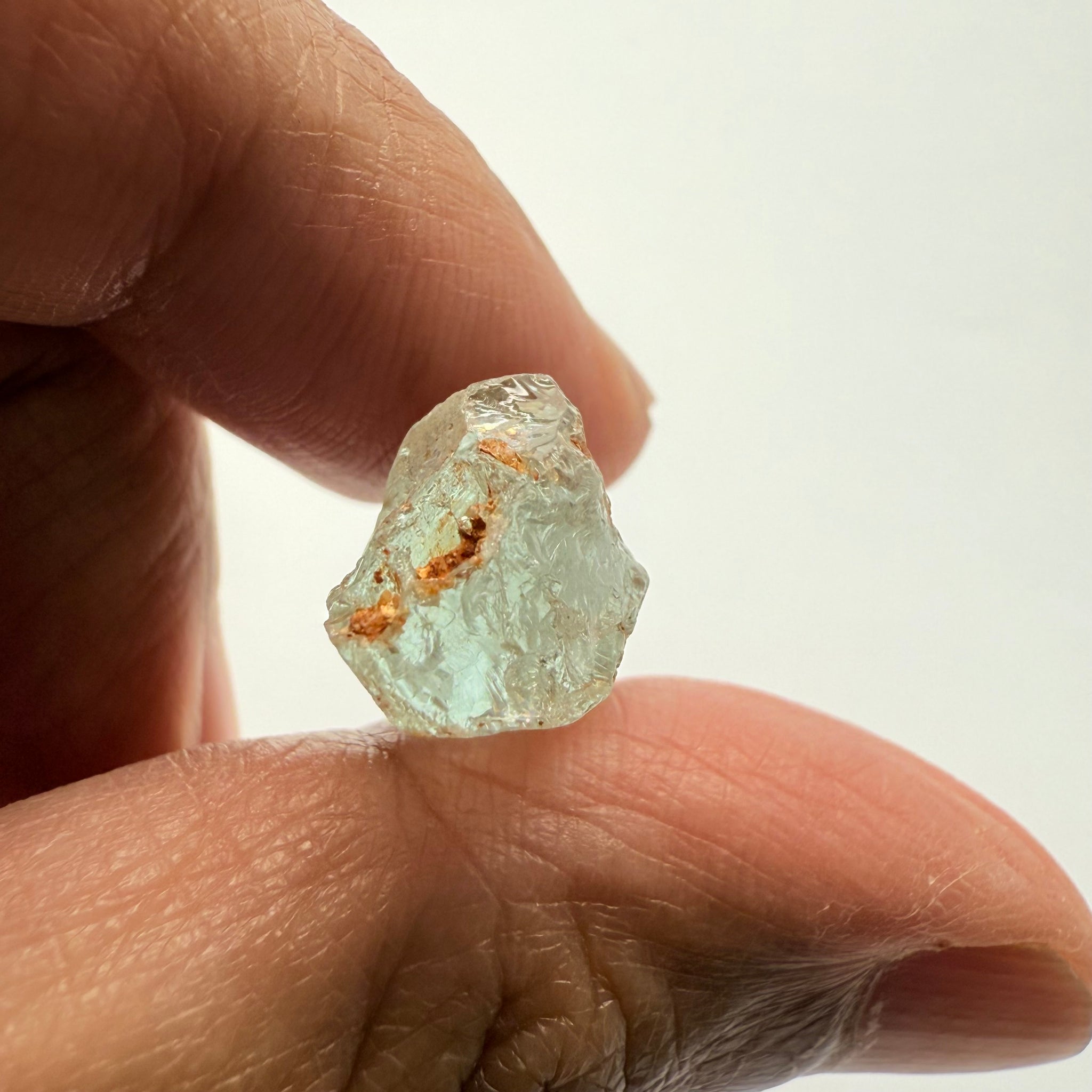 Aquamarine crystal, Songea, Tanzania, 20.16ct, Untreated Unheated, outside slight cracks on the skin, inside vvs