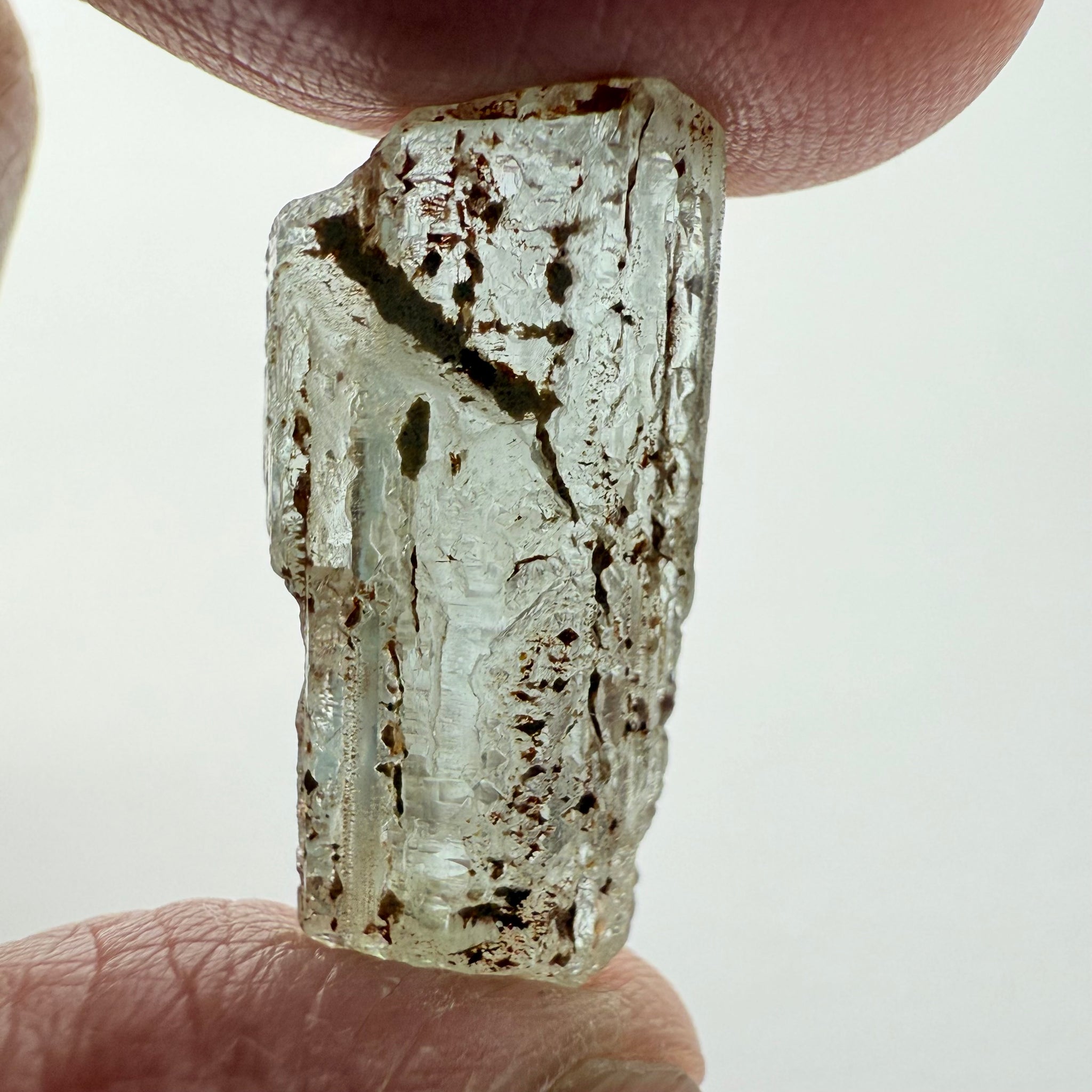 Aquamarine crystal, Songea, Tanzania, 20.16ct, Untreated Unheated, outside slight cracks on the skin, inside vvs