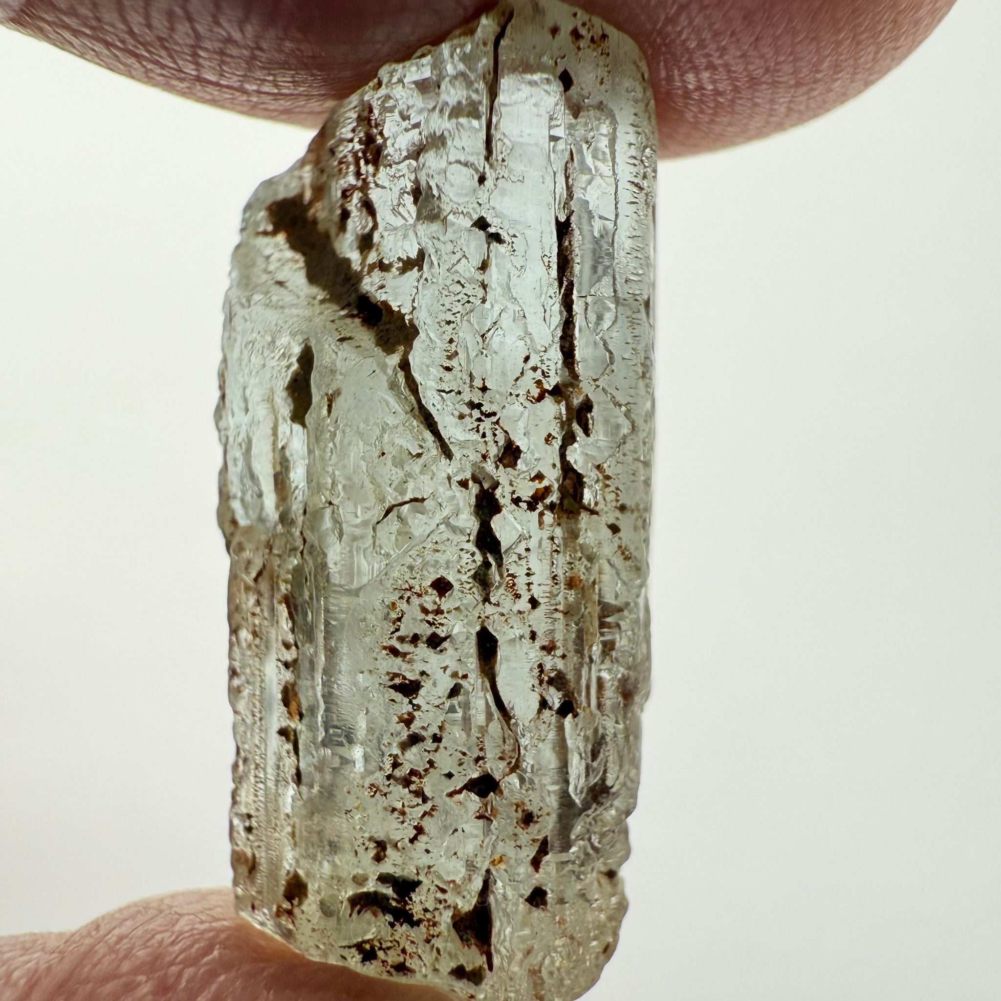 Aquamarine crystal, Songea, Tanzania, 20.16ct, Untreated Unheated, outside slight cracks on the skin, inside vvs