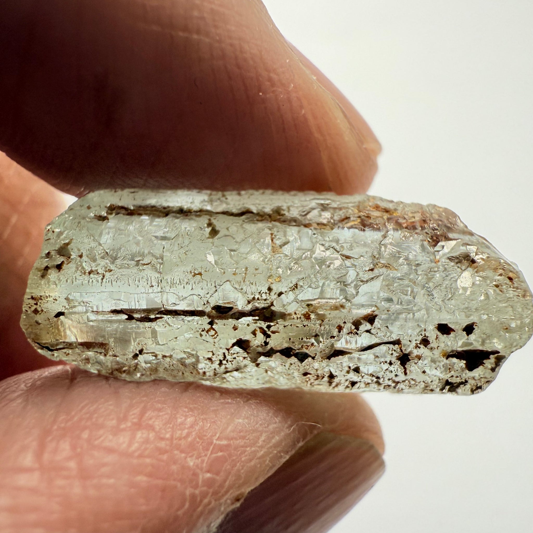 Aquamarine crystal, Songea, Tanzania, 20.16ct, Untreated Unheated, outside slight cracks on the skin, inside vvs