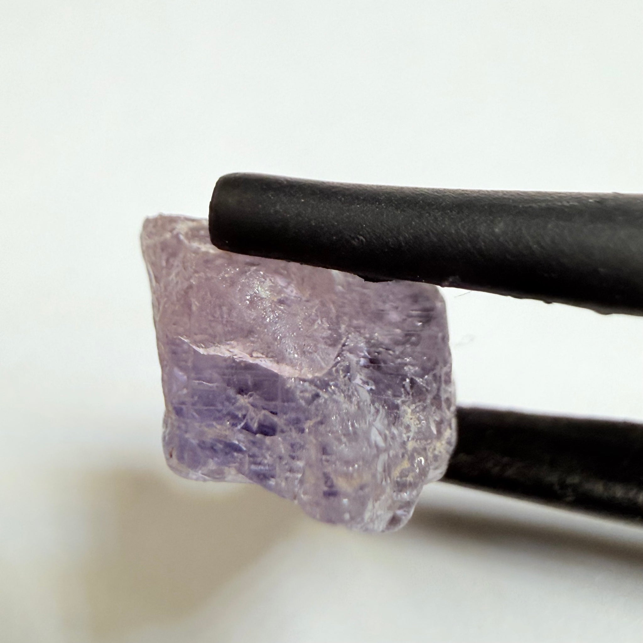 Umba Sapphire, 5.09ct, Umba Valley, Tanzania, Untreated Unheated. Slight ‘gunk’ on the outsides that will need to be taken off on pre-form, rest vs-vvs, see pics, I have circled what needs to come off