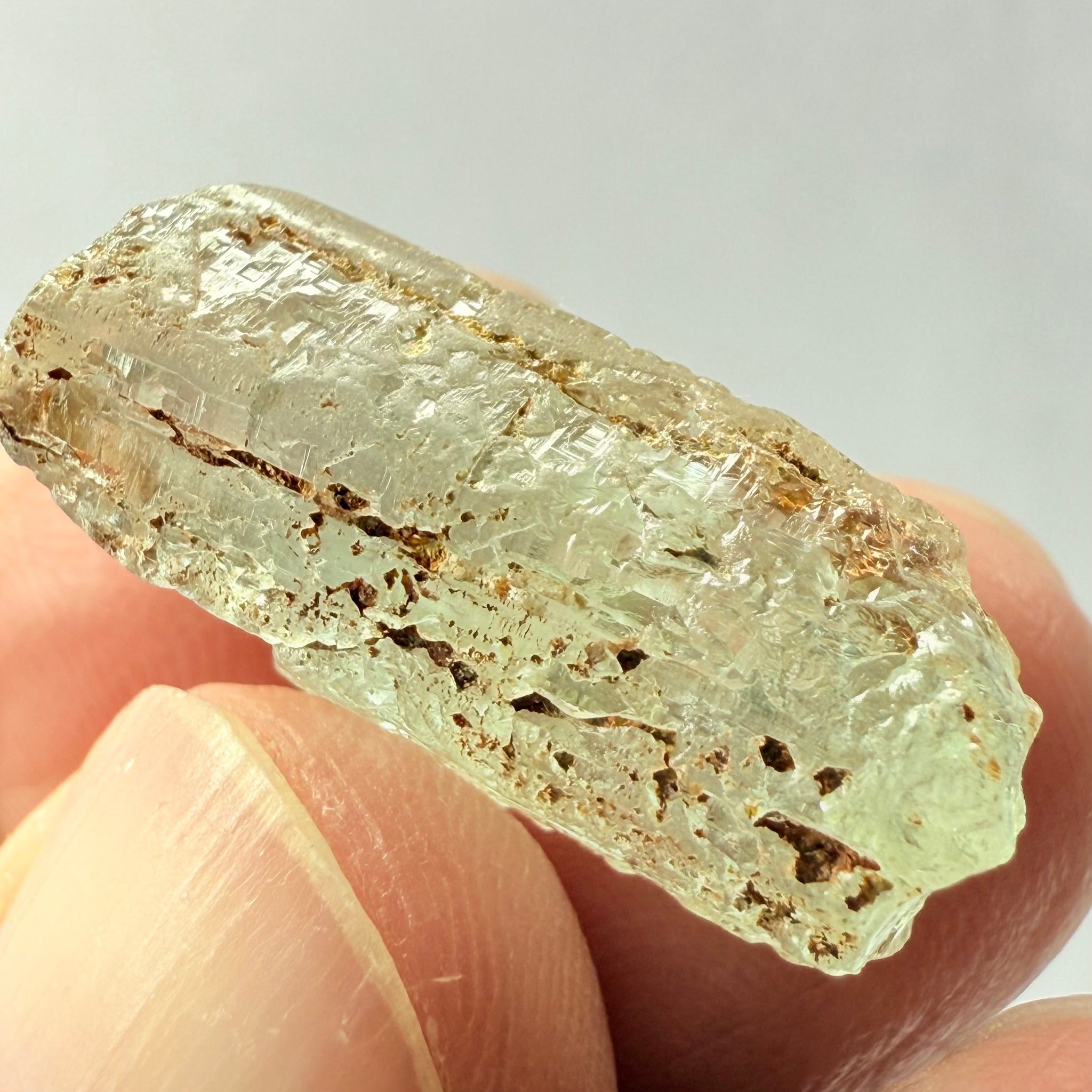 Aquamarine crystal, Songea, Tanzania, 20.16ct, Untreated Unheated, outside slight cracks on the skin, inside vvs