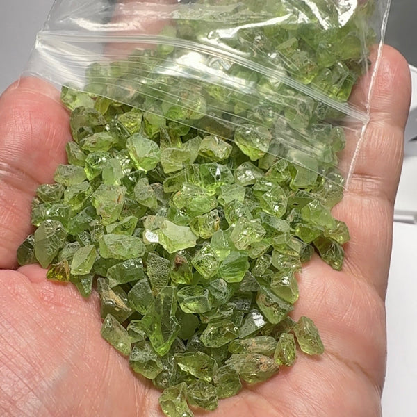 Peridot Lot, 135.00gm / 675ct, mined by the Wa GoGo tribe, Tanzania, Untreated Unheated, av size 1.90ct, faceting rough mix, see video, use also in jewellery as is