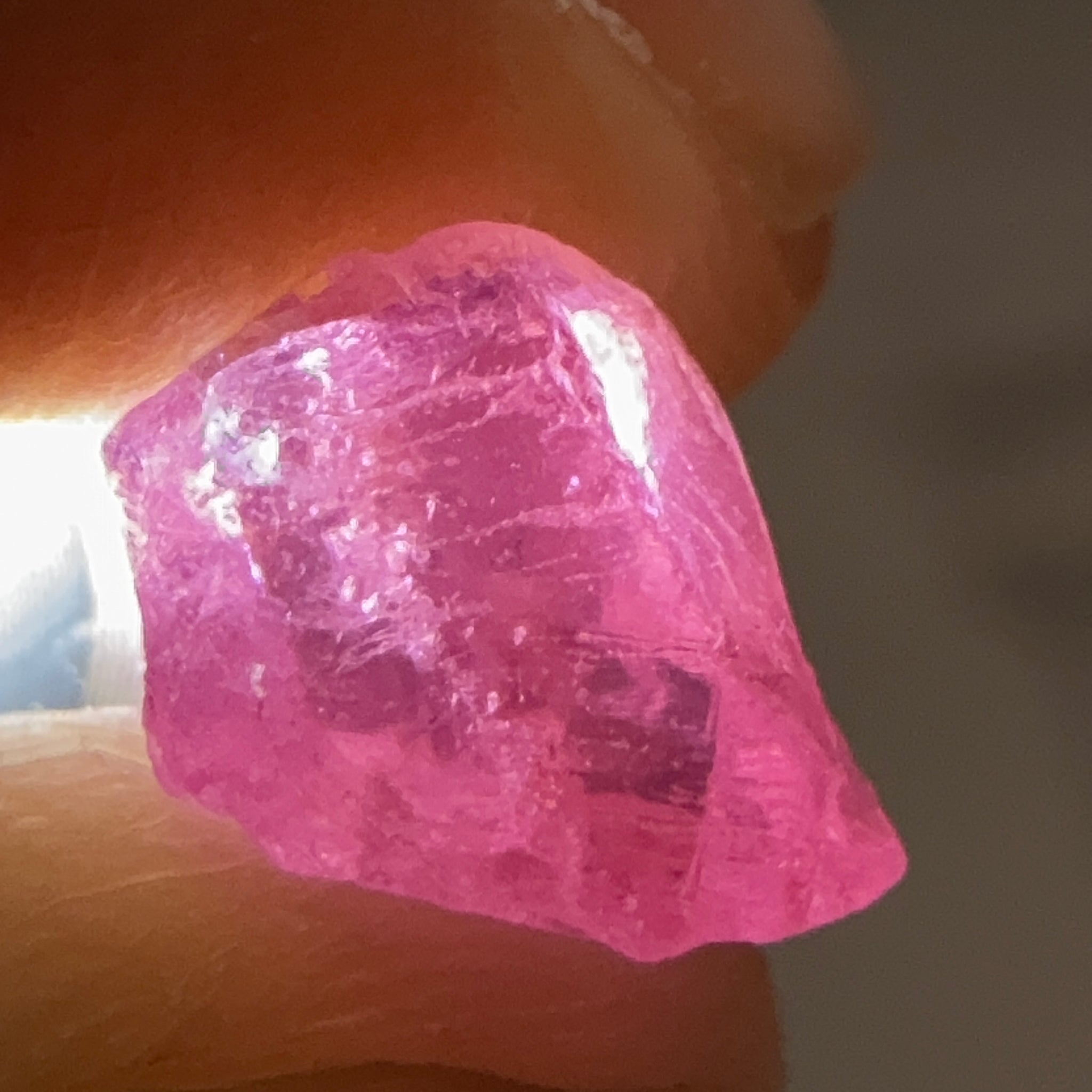 Mahenge Spinel, 2.90ct, Mahenge, Tanzania, Untreated Unheated. Slight inclusions, no crack! See the backlit photos and video for inclusion positioning