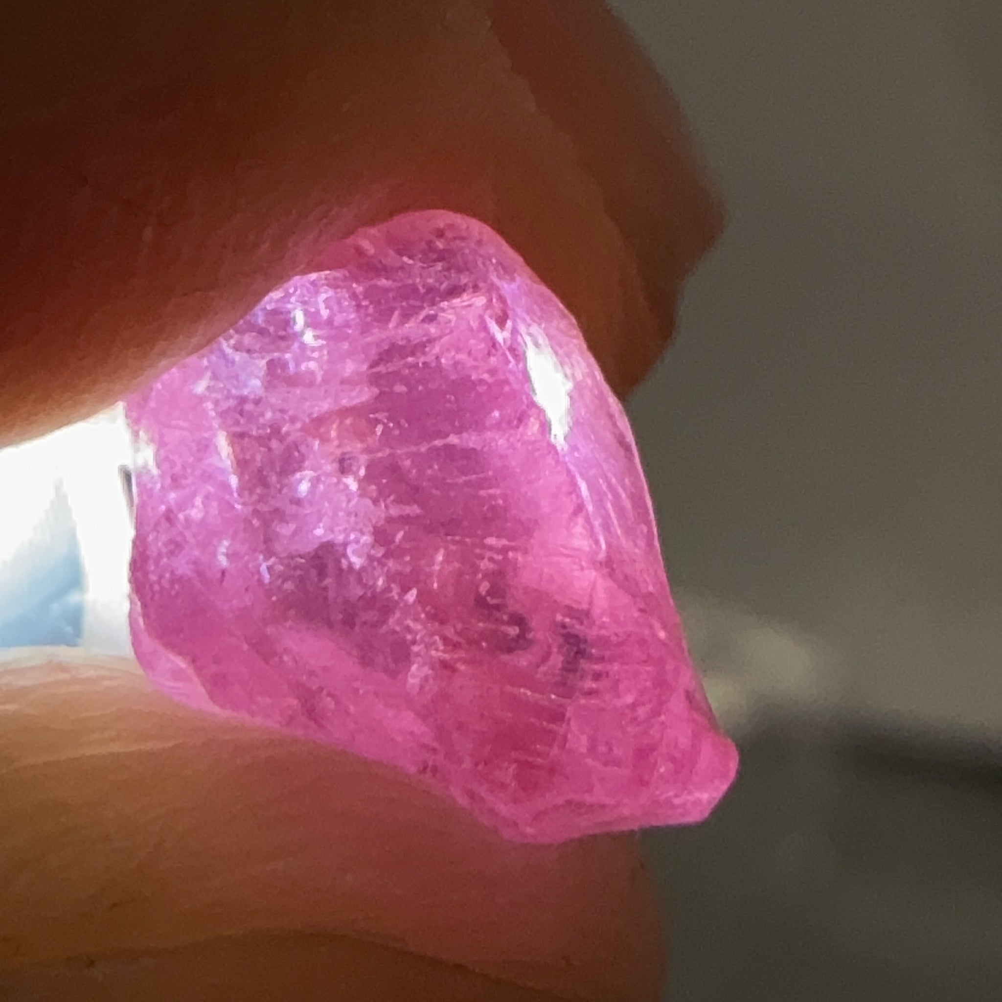 Mahenge Spinel, 2.90ct, Mahenge, Tanzania, Untreated Unheated. Slight inclusions, no crack! See the backlit photos and video for inclusion positioning