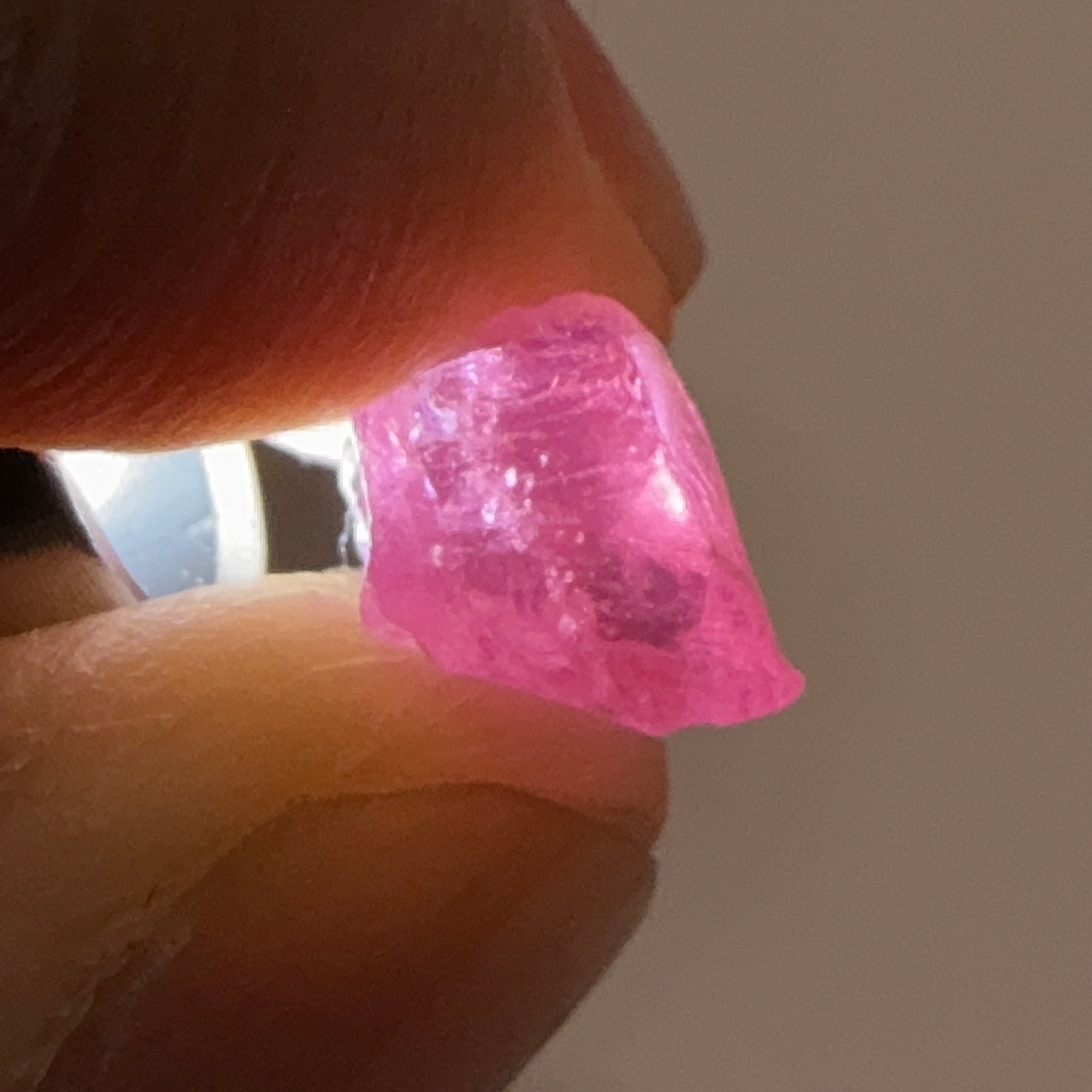Mahenge Spinel, 2.90ct, Mahenge, Tanzania, Untreated Unheated. Slight inclusions, no crack! See the backlit photos and video for inclusion positioning