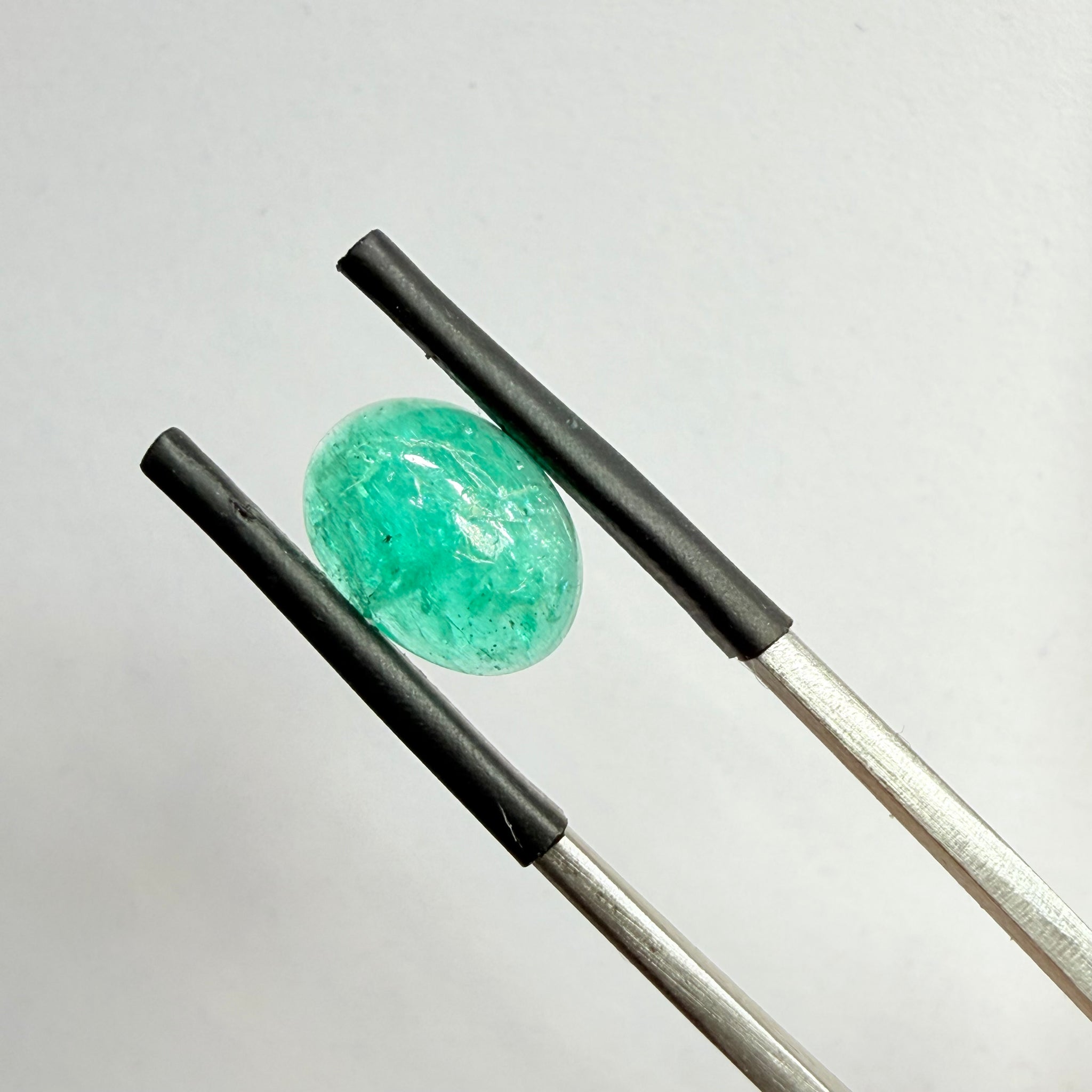 Emerald Cabochon Cut, 2.00ct, Tanzania. Untreated Unheated No Oil