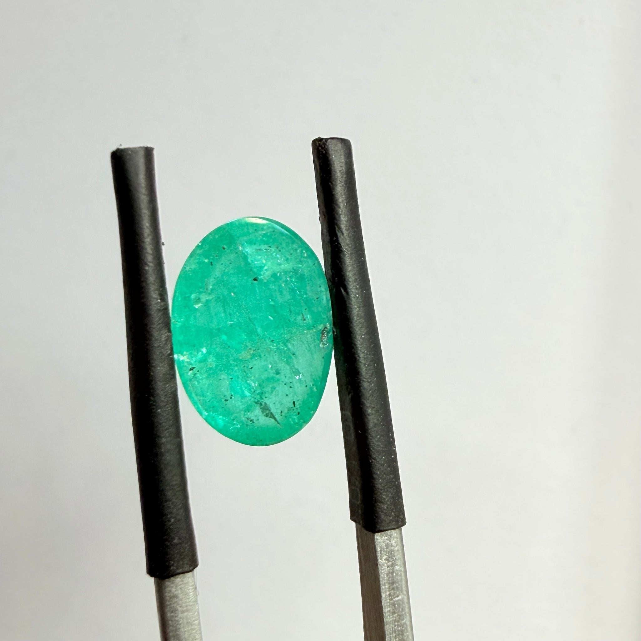 Emerald Cabochon Cut, 2.00ct, Tanzania. Untreated Unheated No Oil