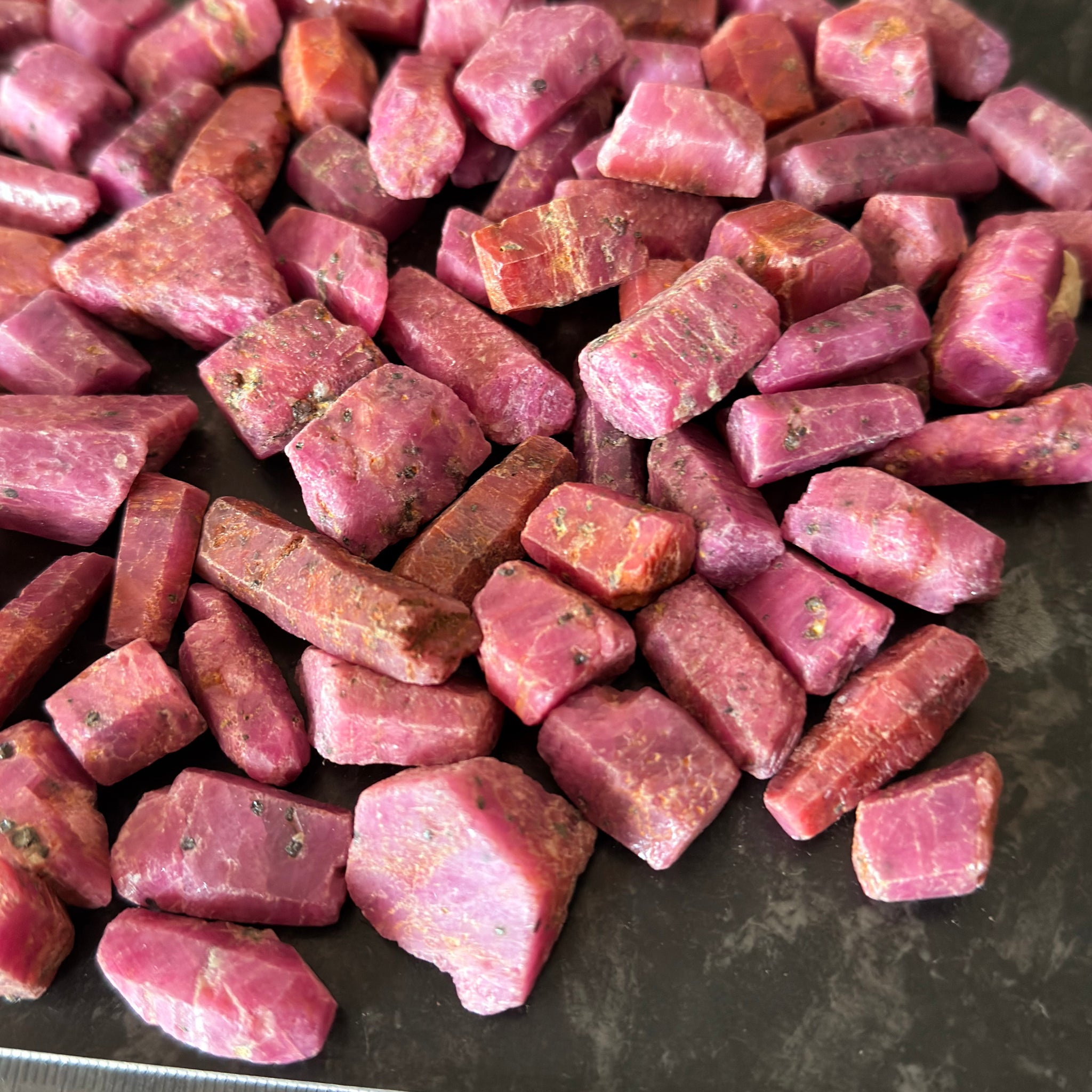 Sapphire Crystal Wholesale Lot Deal, 587.60gm, 92pcs in lot, average size is 6.38gm. Dodoma, Tanzania, Untreated Unheated. Priced at wholesale for people who want to resell