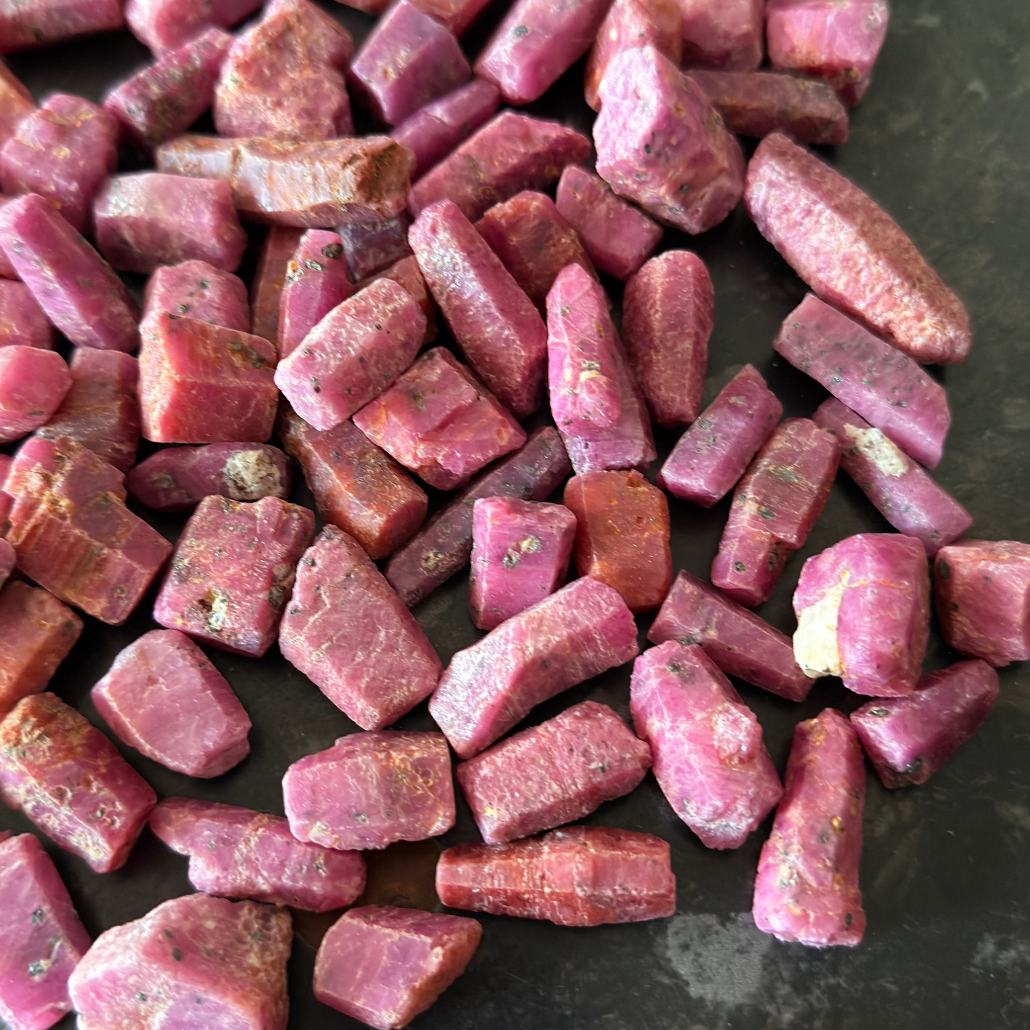 Sapphire Crystal Wholesale Lot Deal, 587.60gm, 92pcs in lot, average size is 6.38gm. Dodoma, Tanzania, Untreated Unheated. Priced at wholesale for people who want to resell