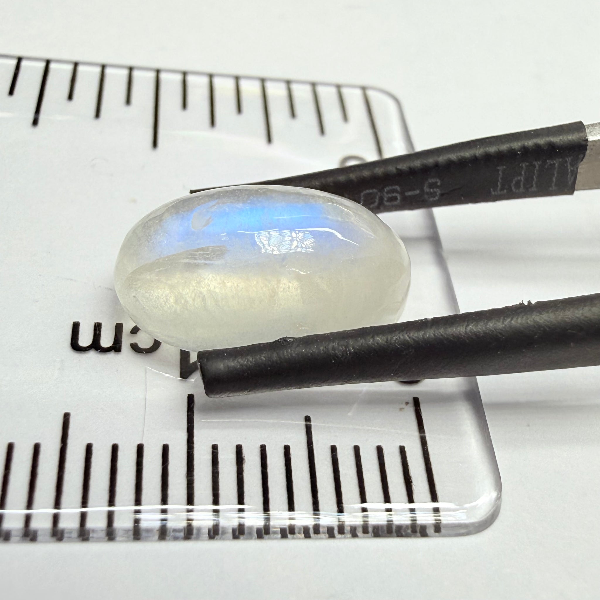 Blue Sheen Moonstone Cabochon, 4.50ct, Tanzania, Untreated Unheated