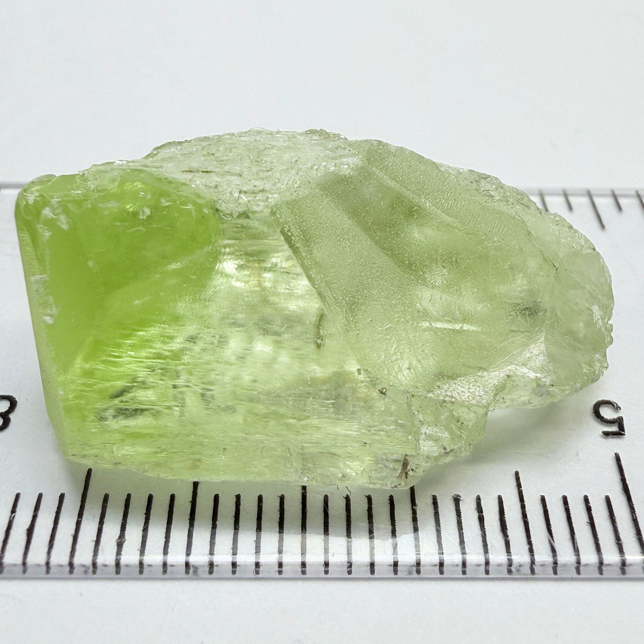 Diopside Crystal, 44.78ct, Merelani, Tanzania, Untreated Unheated,  with some fractures on the outside tip area protruding inwards, see pics I have circled the fracture area. Bulk of main center chunk clean vvs-if