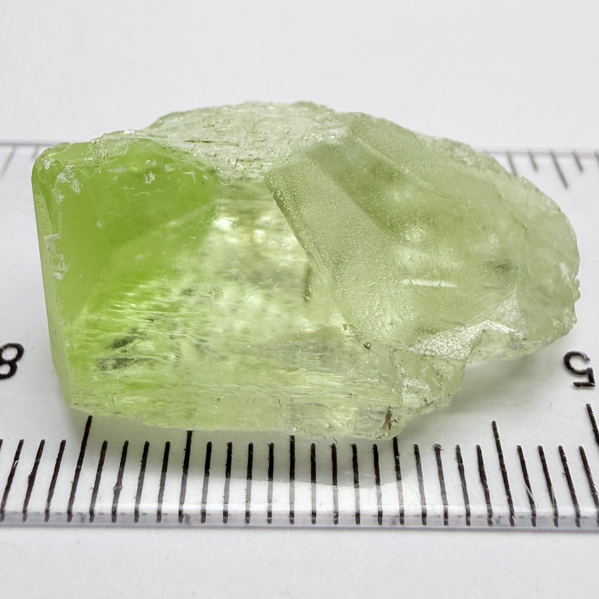 Diopside Crystal, 44.78ct, Merelani, Tanzania, Untreated Unheated,  with some fractures on the outside tip area protruding inwards, see pics I have circled the fracture area. Bulk of main center chunk clean vvs-if