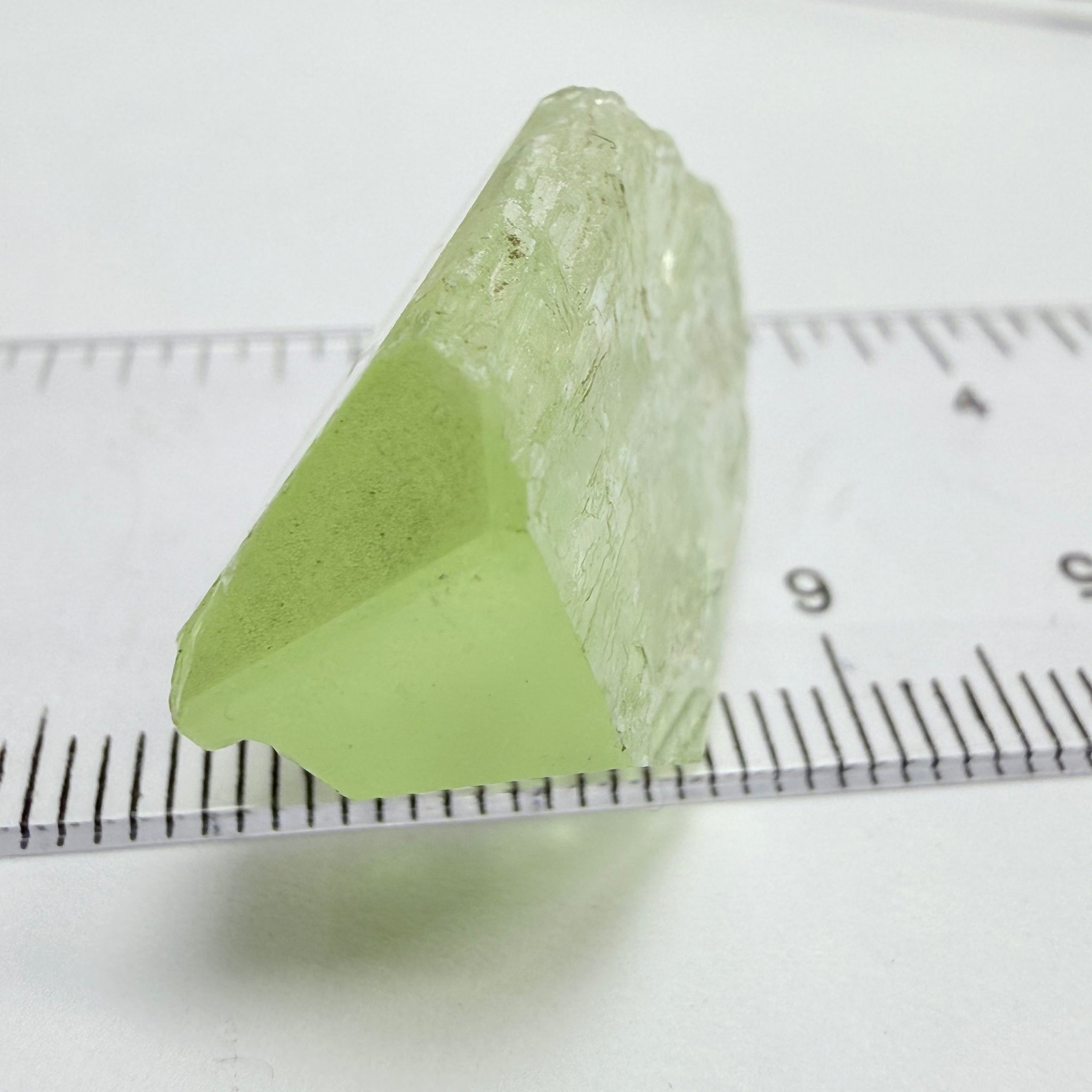 Diopside Crystal, 44.78ct, Merelani, Tanzania, Untreated Unheated,  with some fractures on the outside tip area protruding inwards, see pics I have circled the fracture area. Bulk of main center chunk clean vvs-if