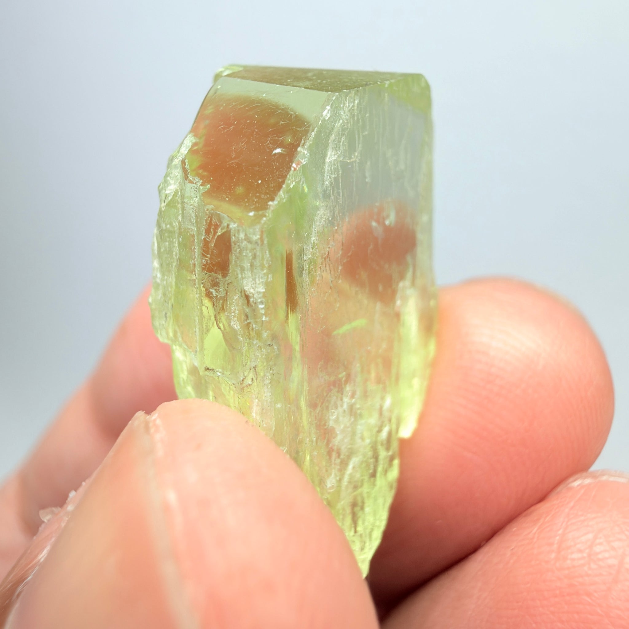 Diopside Crystal, 44.78ct, Merelani, Tanzania, Untreated Unheated,  with some fractures on the outside tip area protruding inwards, see pics I have circled the fracture area. Bulk of main center chunk clean vvs-if