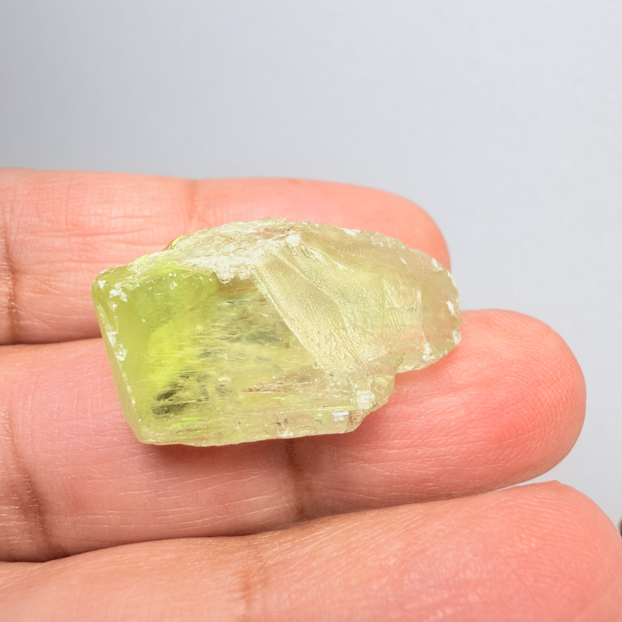 Diopside Crystal, 44.78ct, Merelani, Tanzania, Untreated Unheated,  with some fractures on the outside tip area protruding inwards, see pics I have circled the fracture area. Bulk of main center chunk clean vvs-if