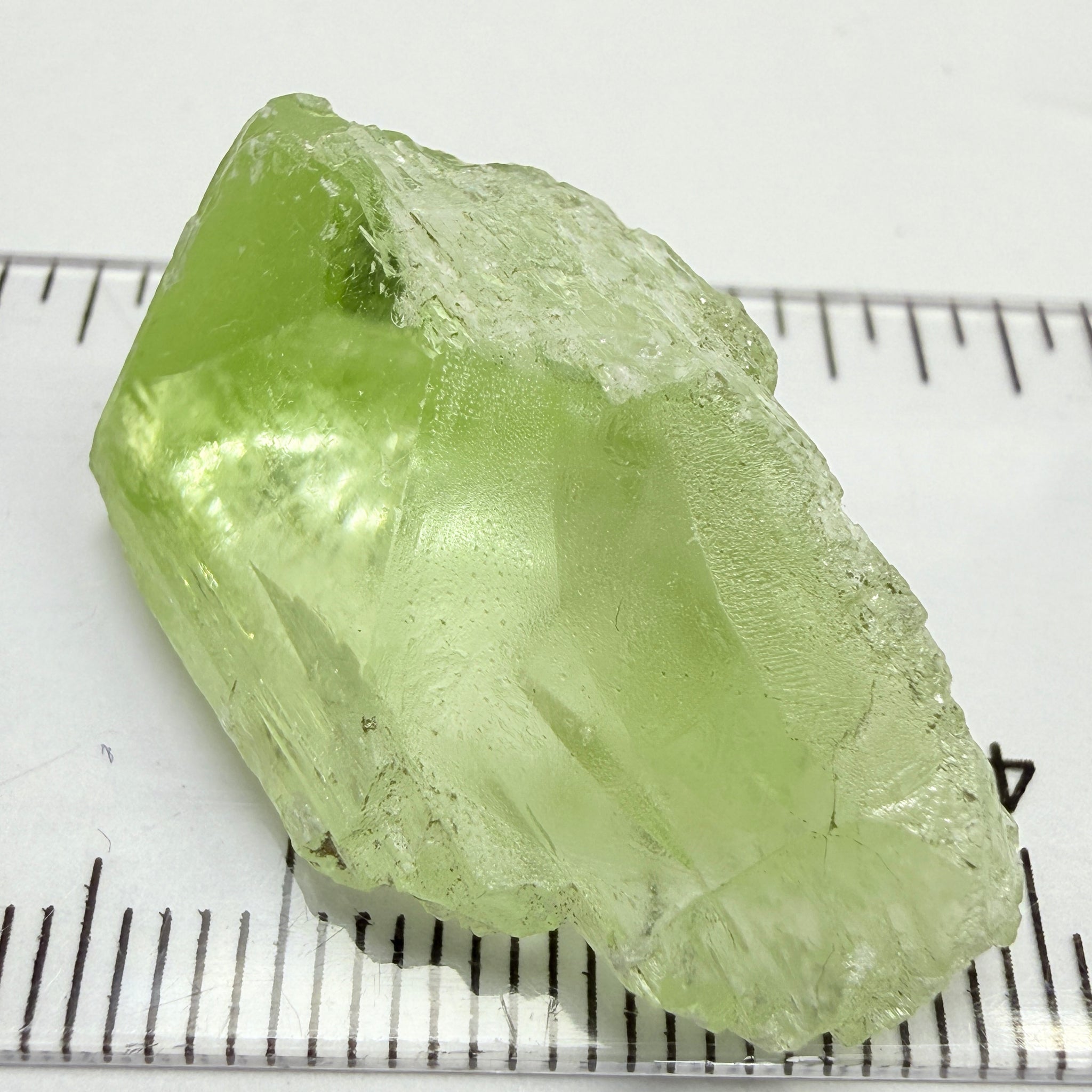 Diopside Crystal, 44.78ct, Merelani, Tanzania, Untreated Unheated,  with some fractures on the outside tip area protruding inwards, see pics I have circled the fracture area. Bulk of main center chunk clean vvs-if