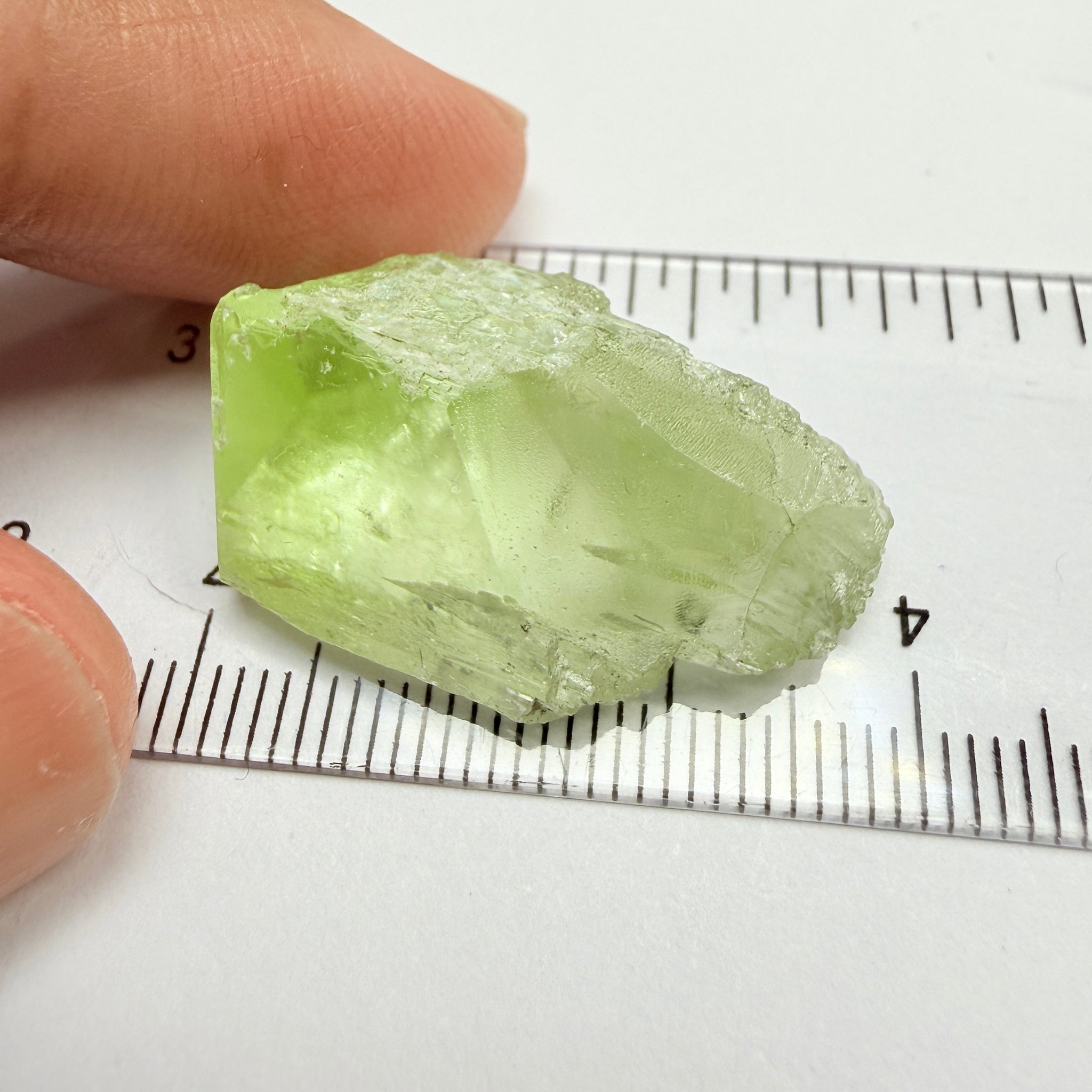 Diopside Crystal, 44.78ct, Merelani, Tanzania, Untreated Unheated,  with some fractures on the outside tip area protruding inwards, see pics I have circled the fracture area. Bulk of main center chunk clean vvs-if