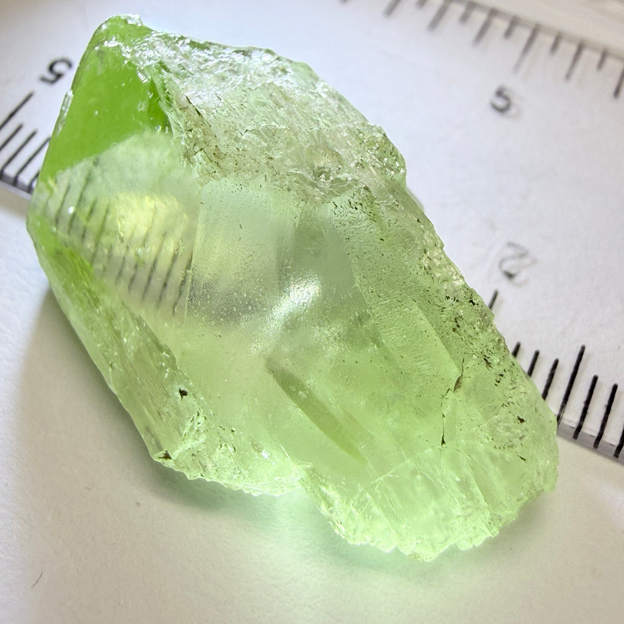 Diopside Crystal, 44.78ct, Merelani, Tanzania, Untreated Unheated,  with some fractures on the outside tip area protruding inwards, see pics I have circled the fracture area. Bulk of main center chunk clean vvs-if