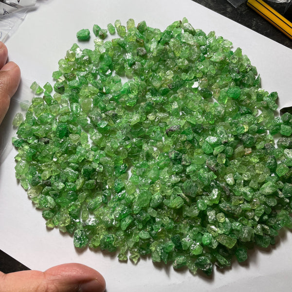 278Gm / 1390Ct Tsavorite Garnet Lot. Tanzania. Cab To Bead Grade Lot