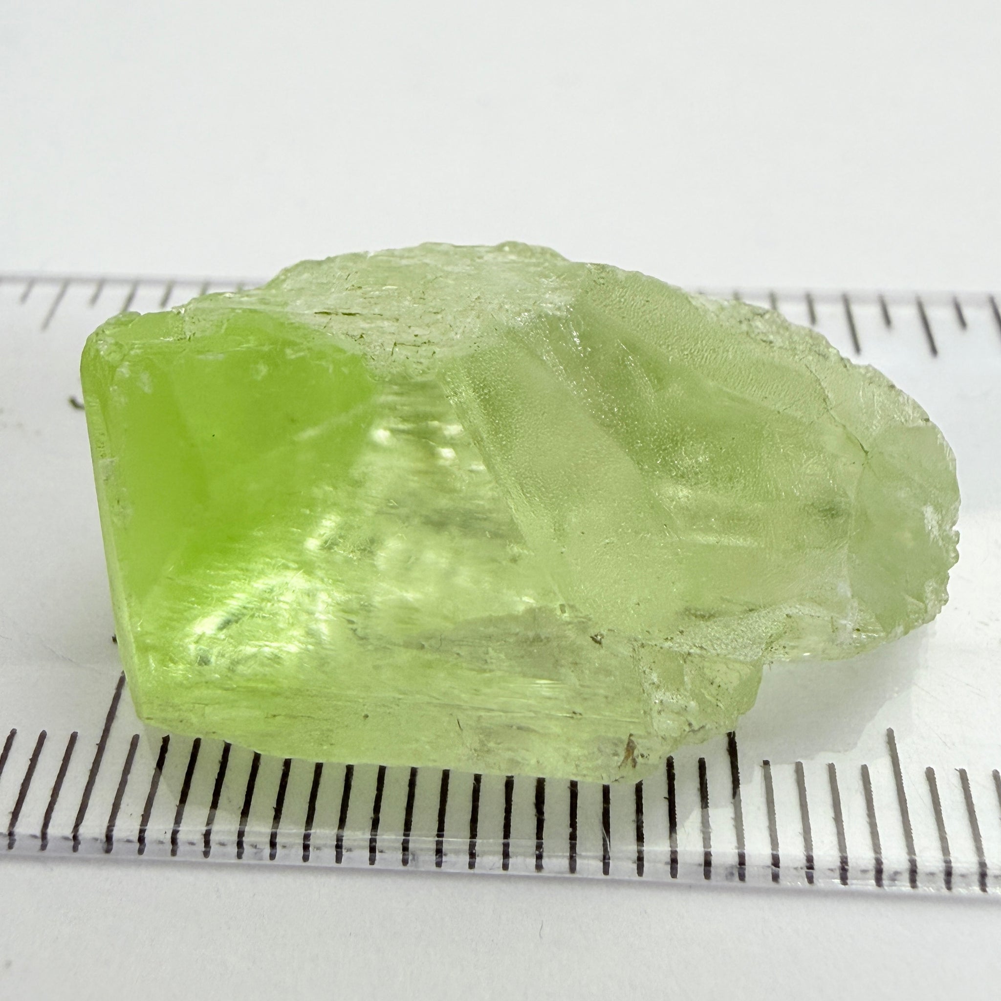 Diopside Crystal, 44.78ct, Merelani, Tanzania, Untreated Unheated,  with some fractures on the outside tip area protruding inwards, see pics I have circled the fracture area. Bulk of main center chunk clean vvs-if