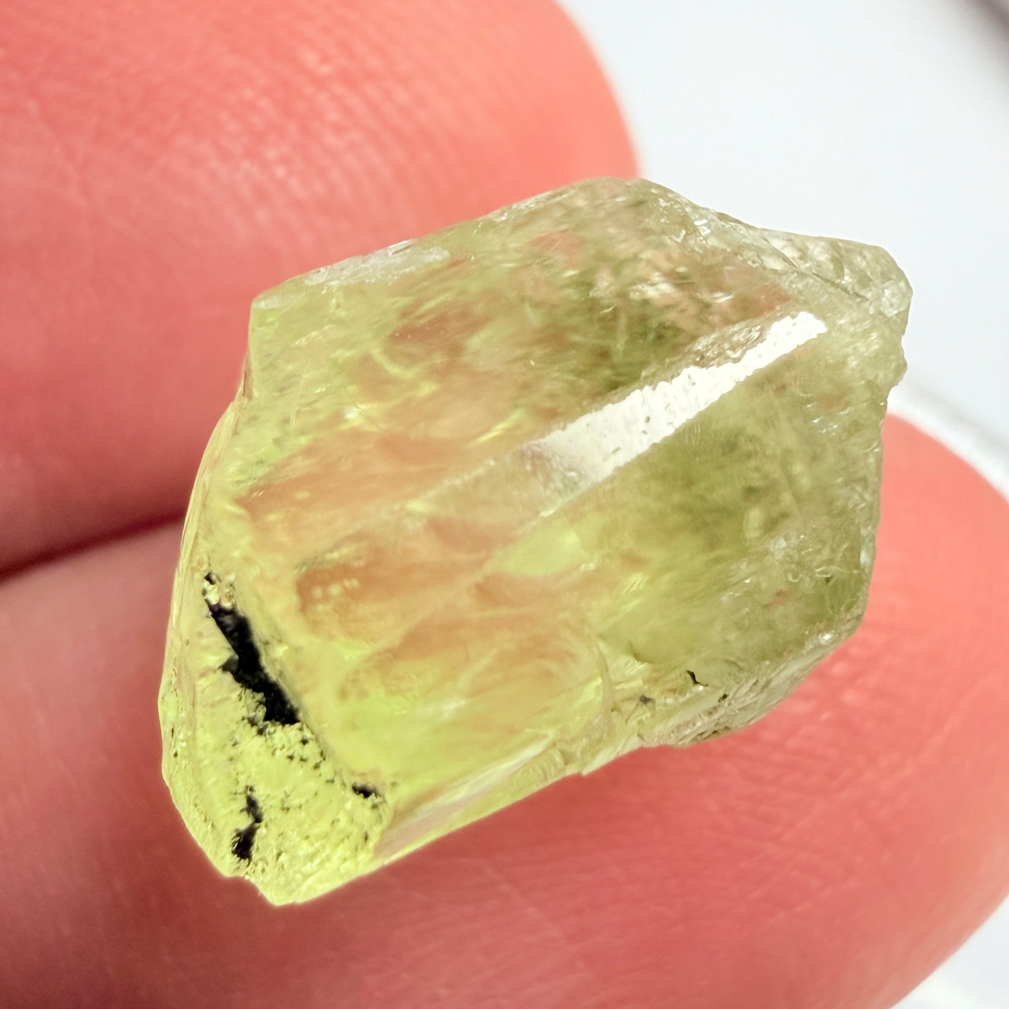 Diopside, 9.40ct, Merelani Hills, Tanzania, Untreated Unheated, slight issue on the outside skin on one end, going 1mm in parallel to the outside crystal face, will come off on faceting, rest is vvs-if