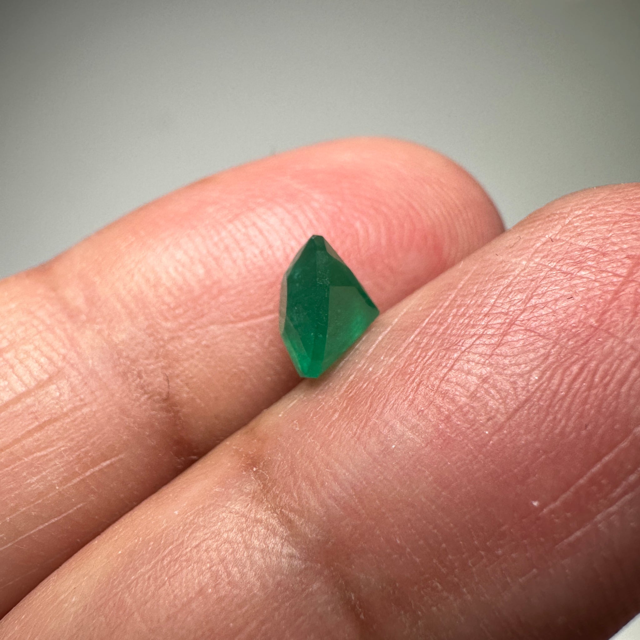Emerald, 0.84ct, Tanzania, No Oil, Untreated Unheated