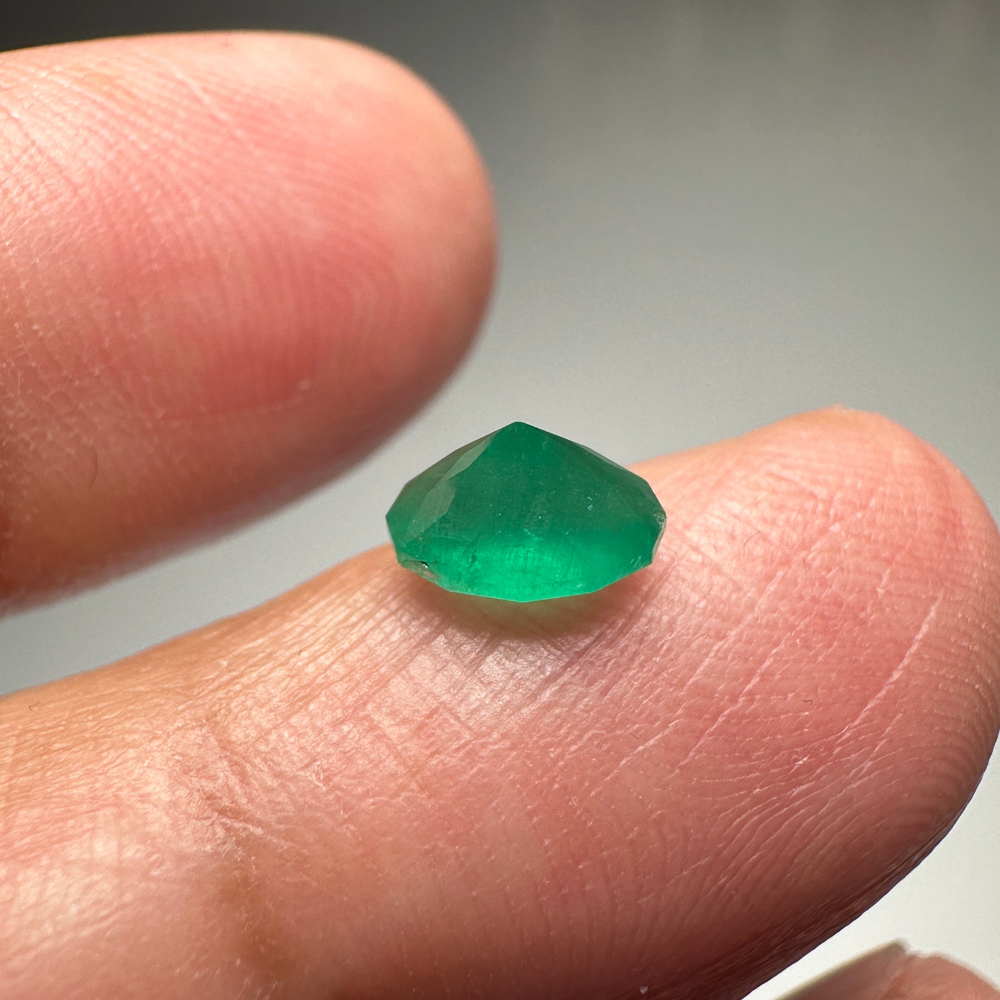 Emerald, 0.84ct, Tanzania, No Oil, Untreated Unheated