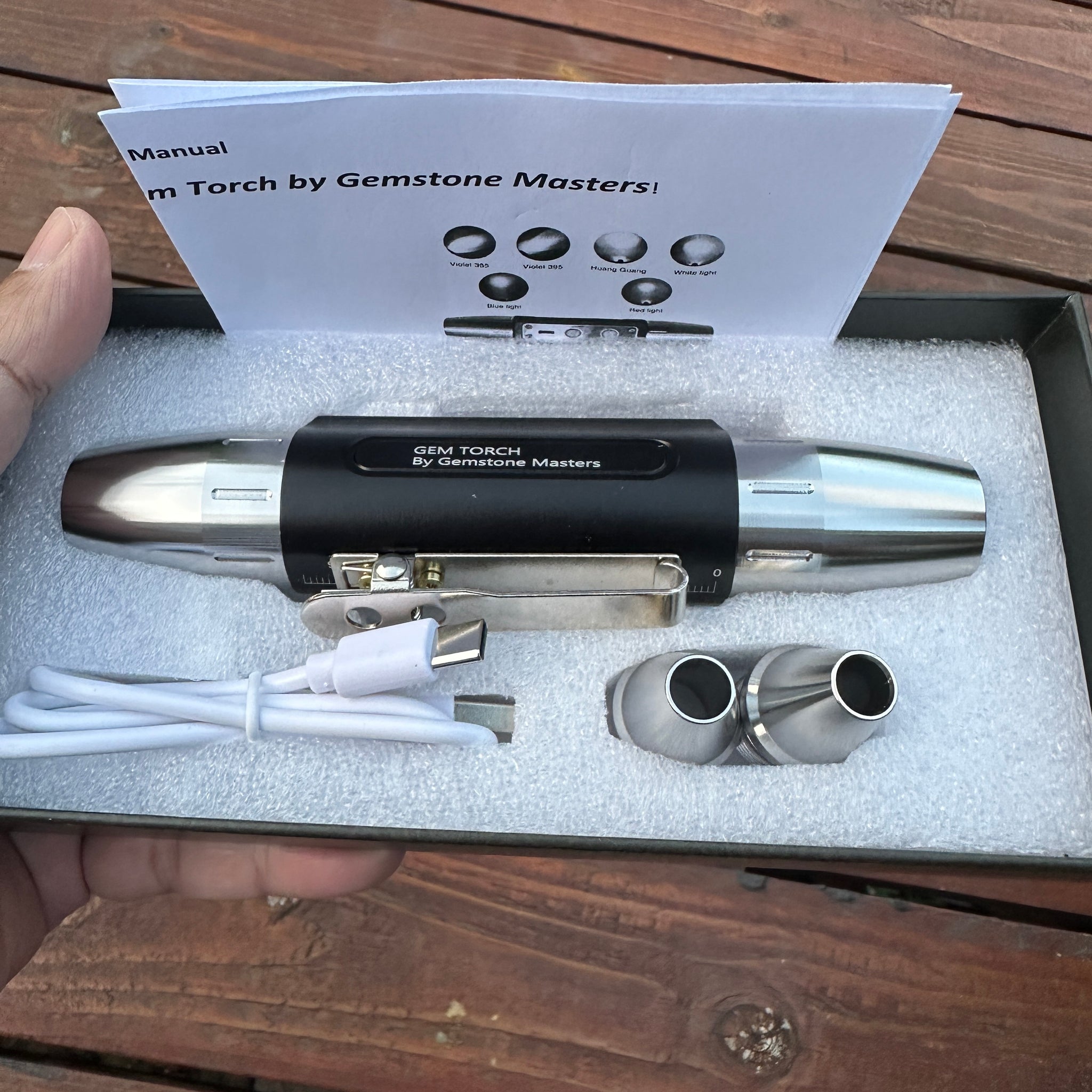Gem Torch by Gemstone Masters, 6 function gem torch, strong power UV 365nm and 395nm, belt clip and 2 light focusing cones, 98% cri white bulb, 2-year warranty (excluding damage or wear and tear), we are the agents for this. Ships worldwide