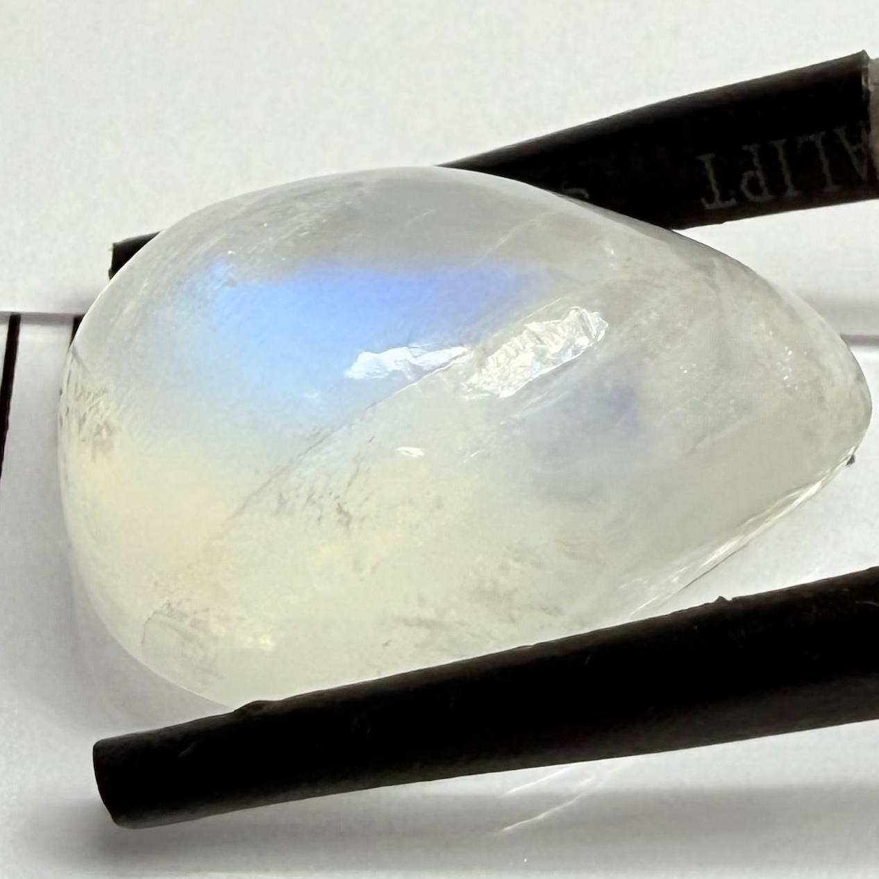 Blue Sheen Moonstone Cabochon, 13.84ct, Tanzania, Untreated Unheated, inclusion inside but stable