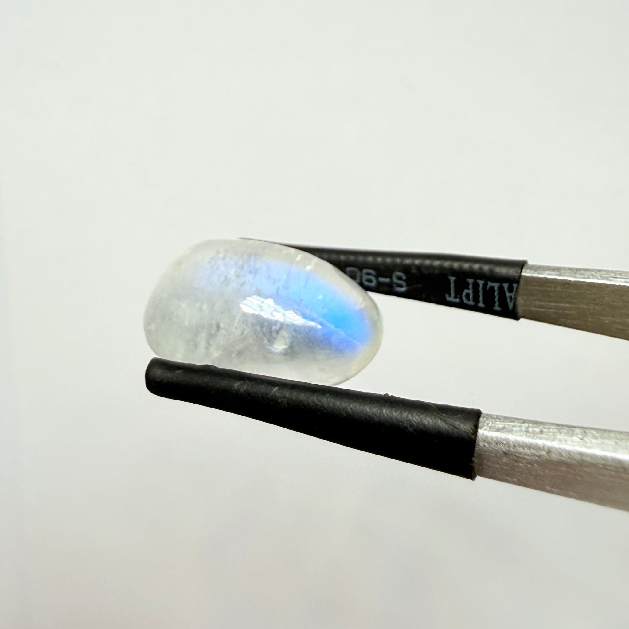 Blue Sheen Moonstone Cabochon, 6.56ct, Tanzania, Untreated Unheated