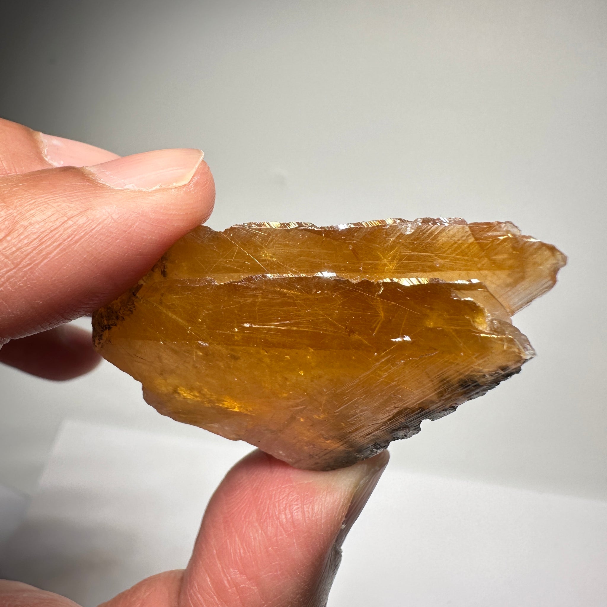 Magnesio Axinite, 22.70gm, Crystal, Merelani, Tanzania. 48.0 x 33.10 x 10.7mm, Untreated Unheated