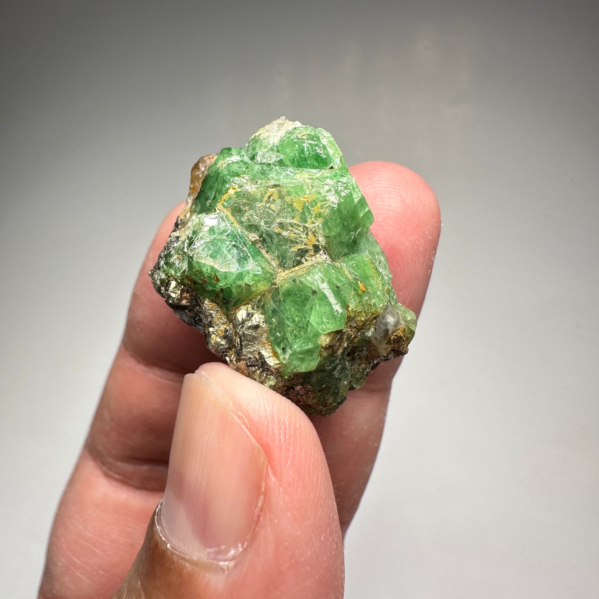 Tsavorite Crystal With Tanzanite And Pyrite on Matrix, 24.50gm / 122.50ct, Merelani, Tanzania. 28 x 22 x 21mm