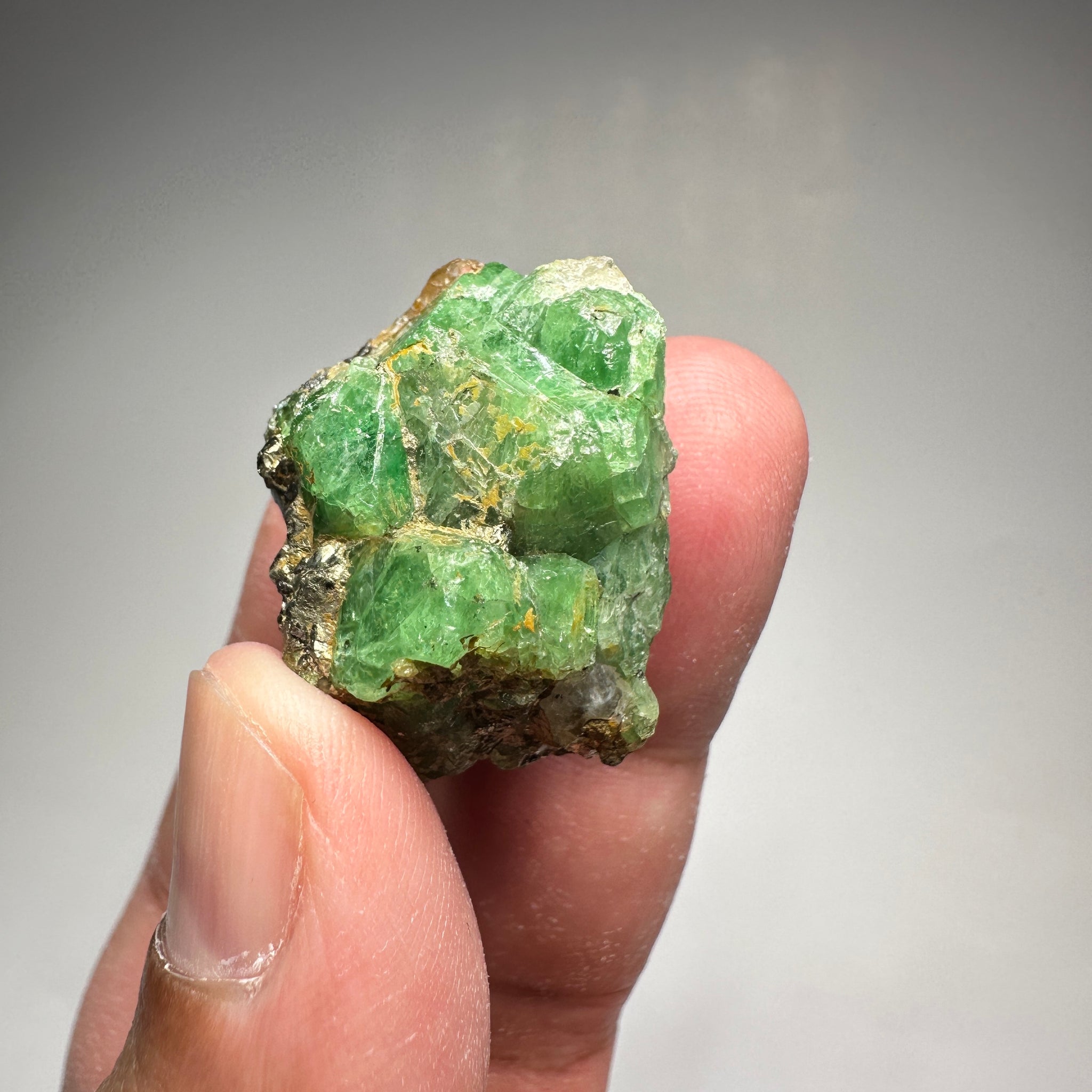 Tsavorite Crystal With Tanzanite And Pyrite on Matrix, 24.50gm / 122.50ct, Merelani, Tanzania. 28 x 22 x 21mm