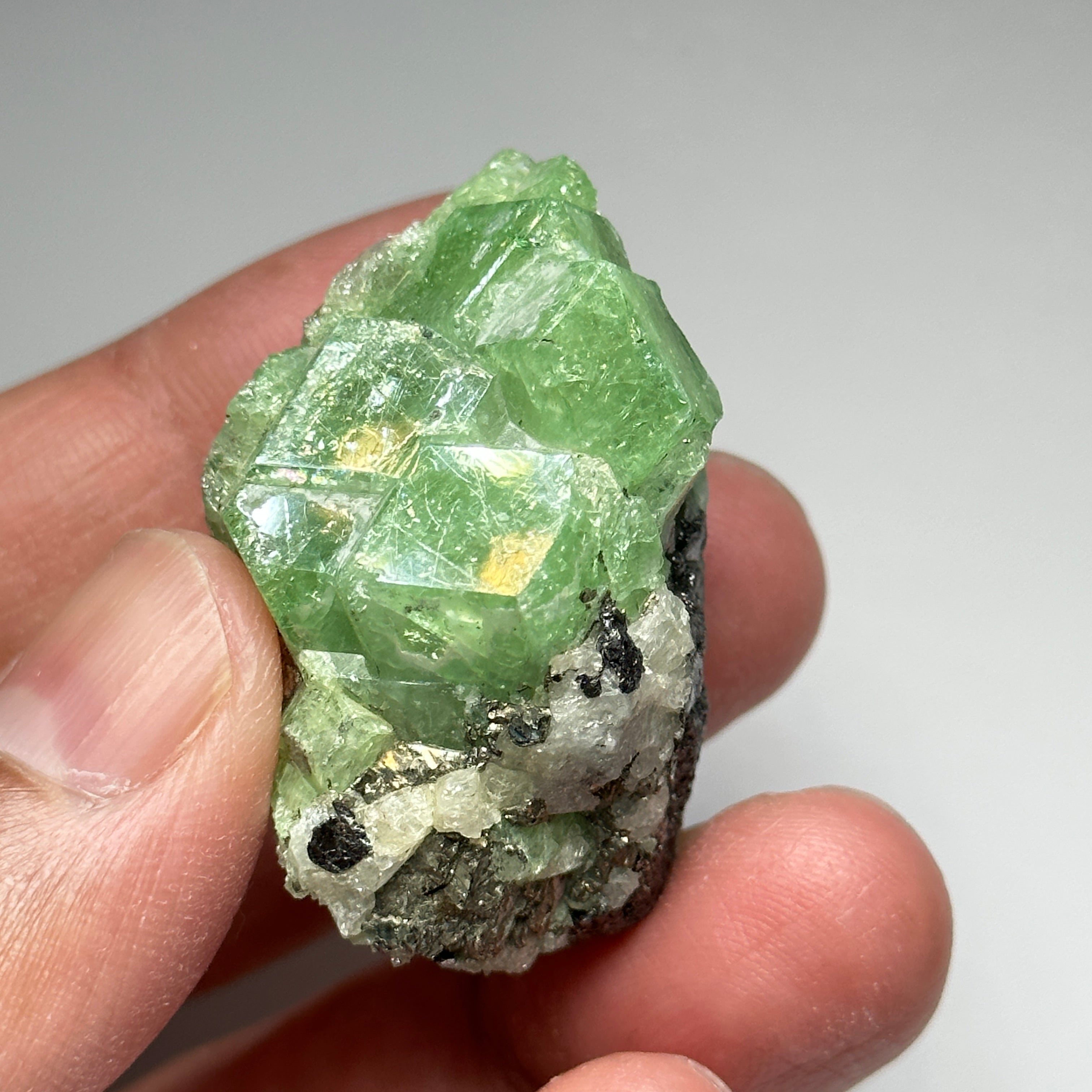 39.50gm / 197.50ct Tsavorite Crystal With Tanzanite And Pyrite on Matrix, Merelani, Tanzania. 41 x 27 x 26mm, very rare crystallization