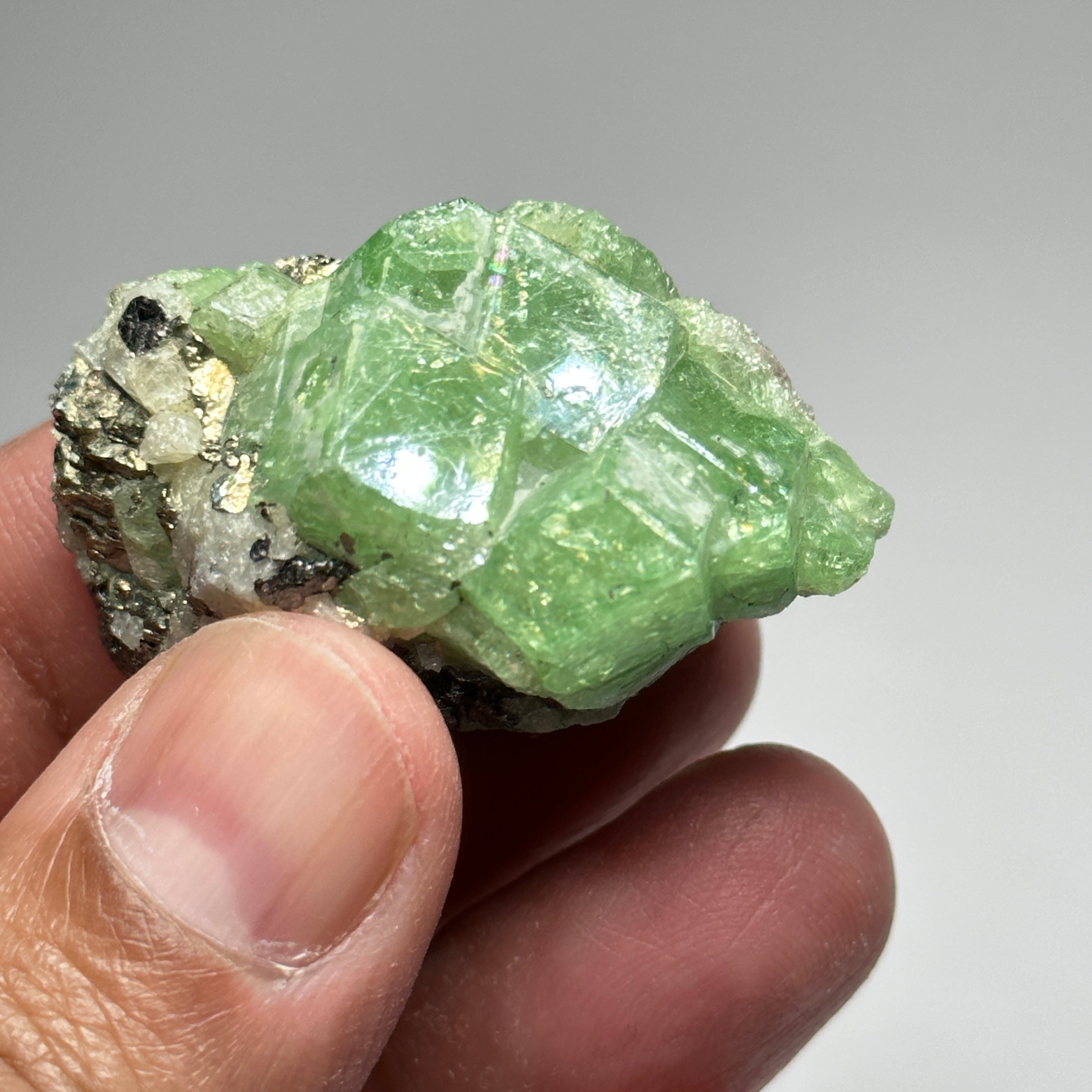 39.50gm / 197.50ct Tsavorite Crystal With Tanzanite And Pyrite on Matrix, Merelani, Tanzania. 41 x 27 x 26mm, very rare crystallization