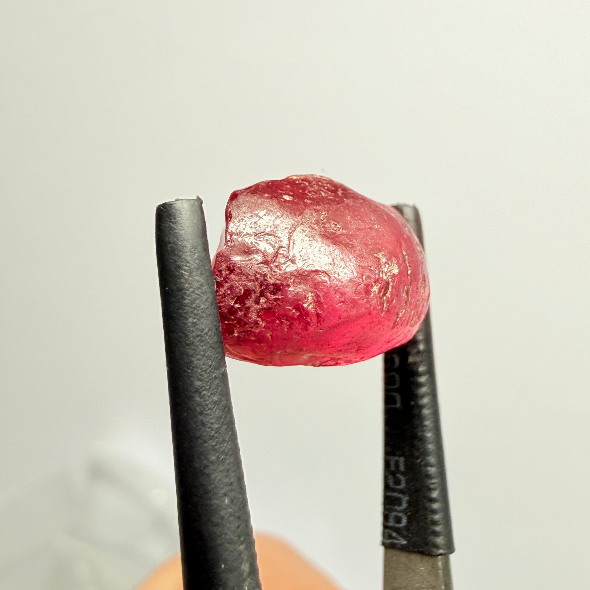 Tanzanian Garnet, 8.37ct, tiny crack on the outside with a little silk around it (the crack is circled in one of the pictures), rest vvs, Tanzania, Untreated Unheated