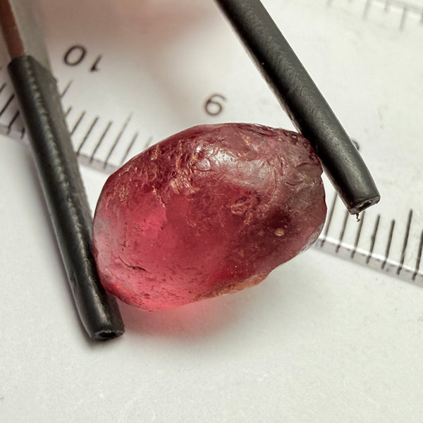 Tanzanian Garnet, 8.37ct, tiny crack on the outside with a little silk around it (the crack is circled in one of the pictures), rest vvs, Tanzania, Untreated Unheated
