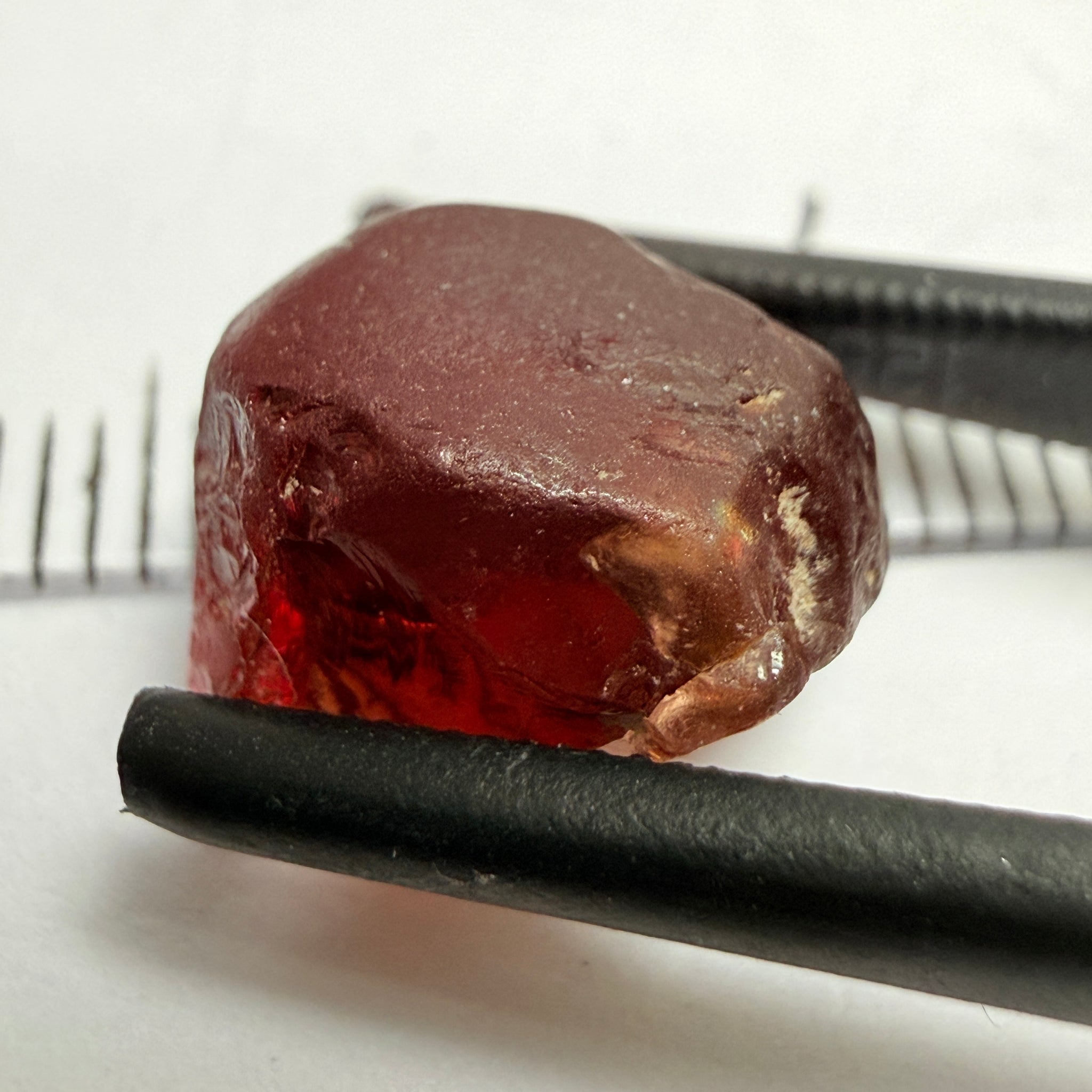 Malaya Garnet, 8.59ct, Umba, Tanzania, Untreated Unheated. Have a look at the shape in the pictures, a bit on the medium dark shade, clarity: vvs-if