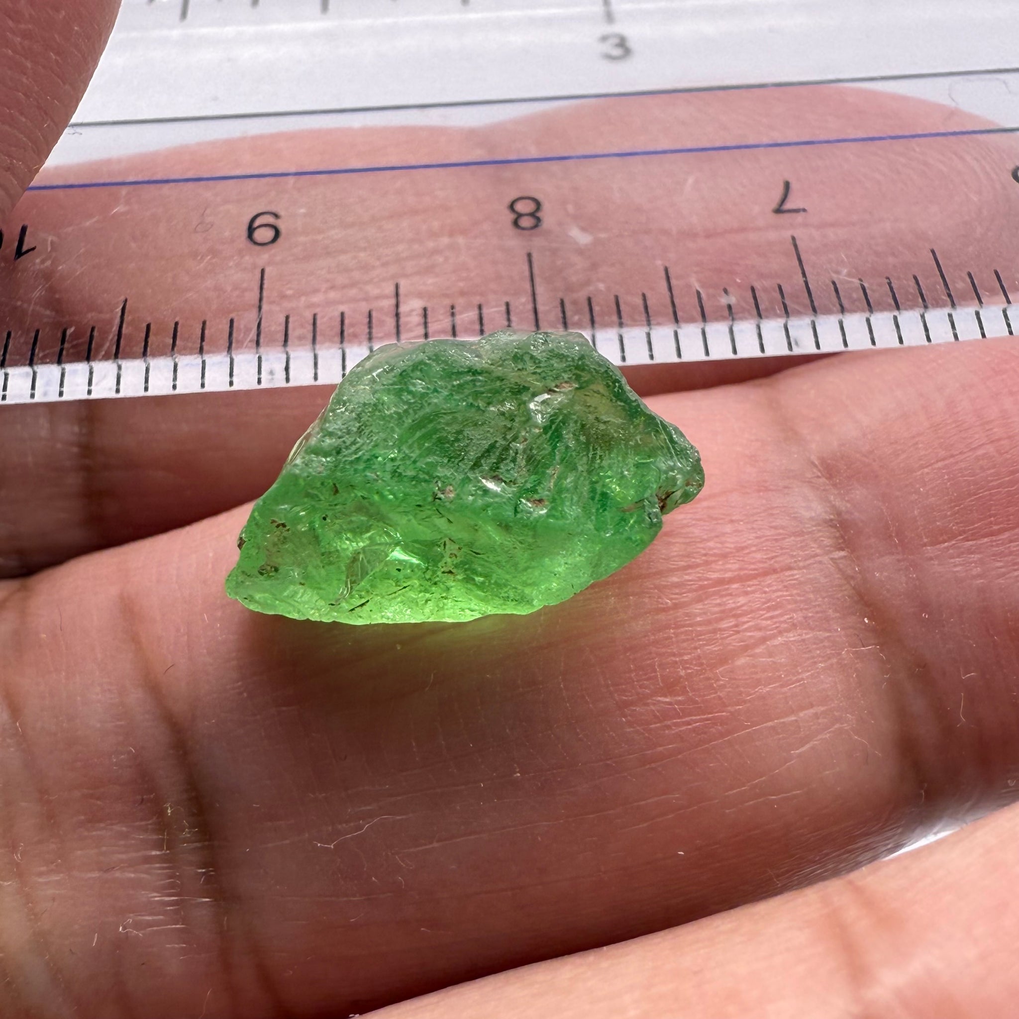Tsavorite, 8.34ct, Tanzania, Untreated Unheated, cracks and veils in the stone, have a look at the video for positioning