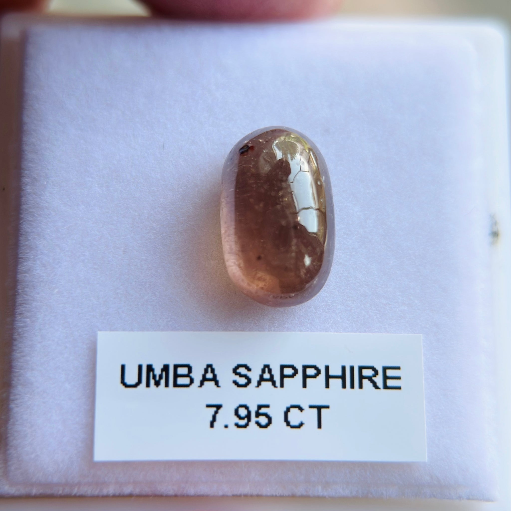 Umba Sapphire Cab, 7.95ct, Tanzania, Untreated Unheated. Colour changing - spotty, see pictures!