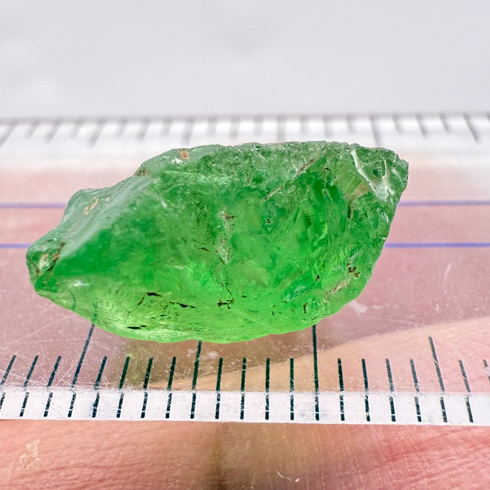 Tsavorite, 8.34ct, Tanzania, Untreated Unheated, cracks and veils in the stone, have a look at the video for positioning