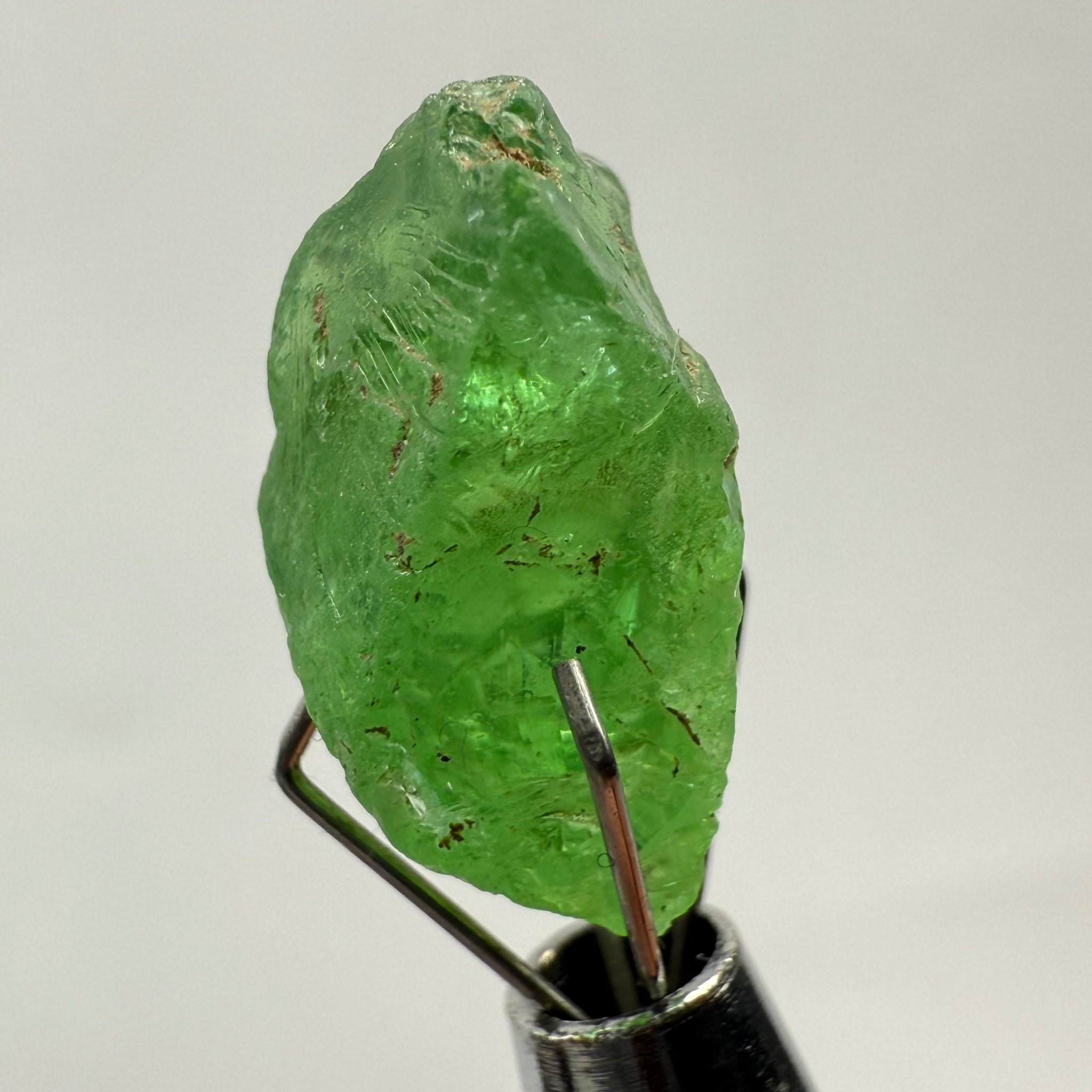 Tsavorite, 8.34ct, Tanzania, Untreated Unheated, cracks and veils in the stone, have a look at the video for positioning