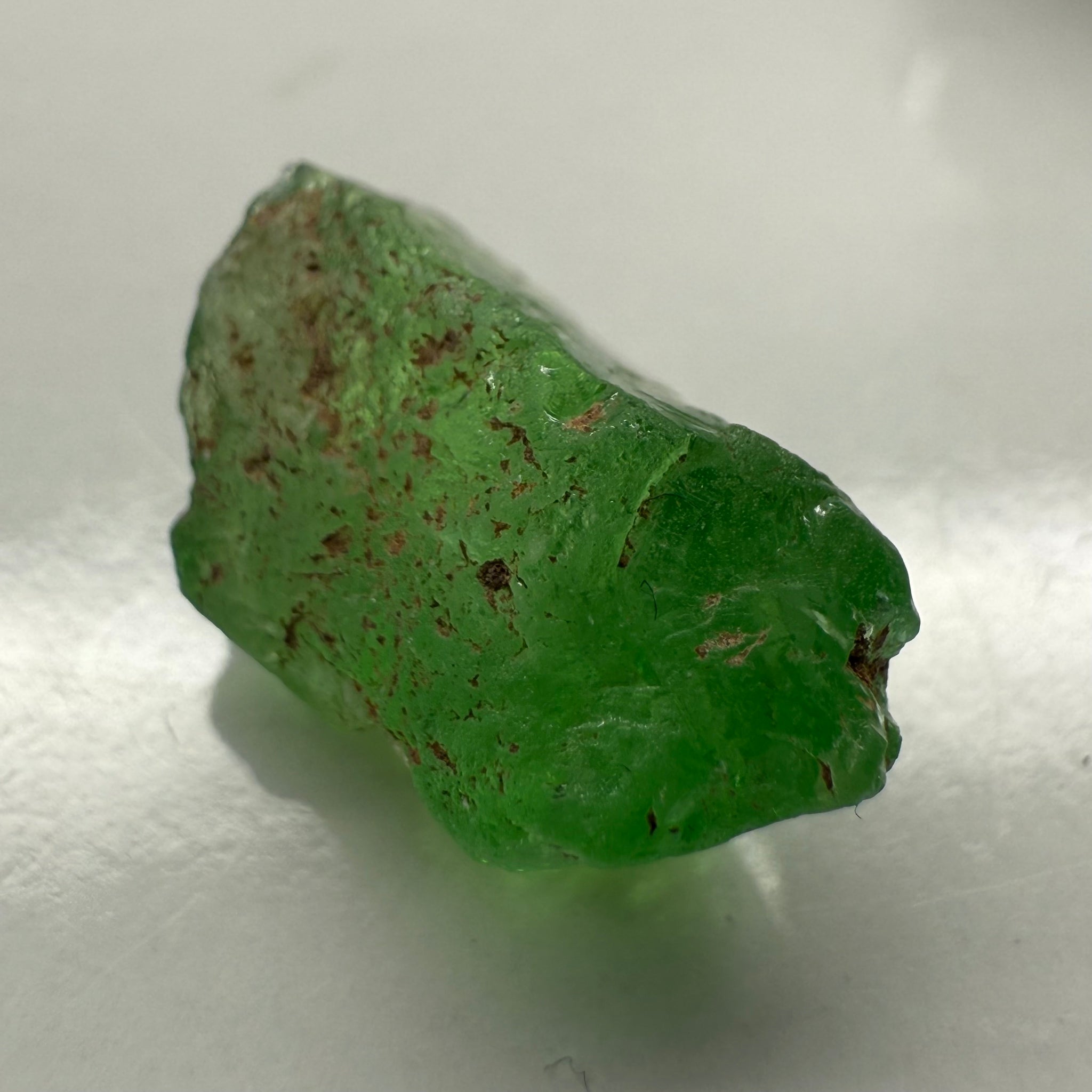 Tsavorite, 8.34ct, Tanzania, Untreated Unheated, cracks and veils in the stone, have a look at the video for positioning