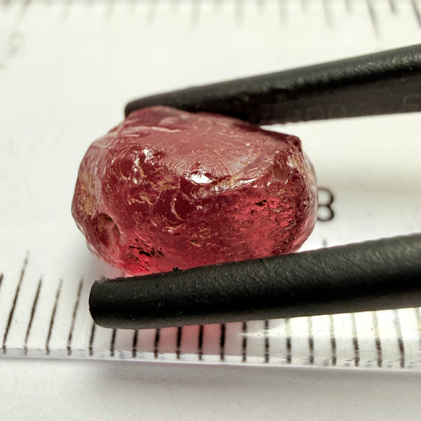 Rhodolite Garnet, 6.23ct, Umba, Tanzania, Untreated Untreated. Slight silky on one side, rest vs-vvs