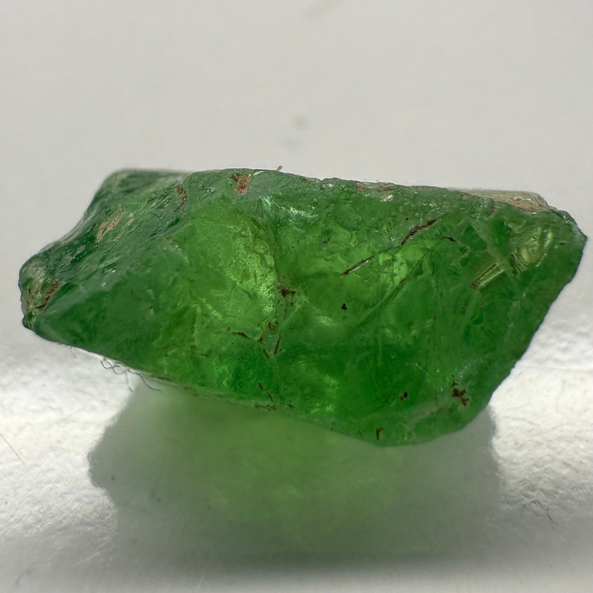 Tsavorite, 8.34ct, Tanzania, Untreated Unheated, cracks and veils in the stone, have a look at the video for positioning
