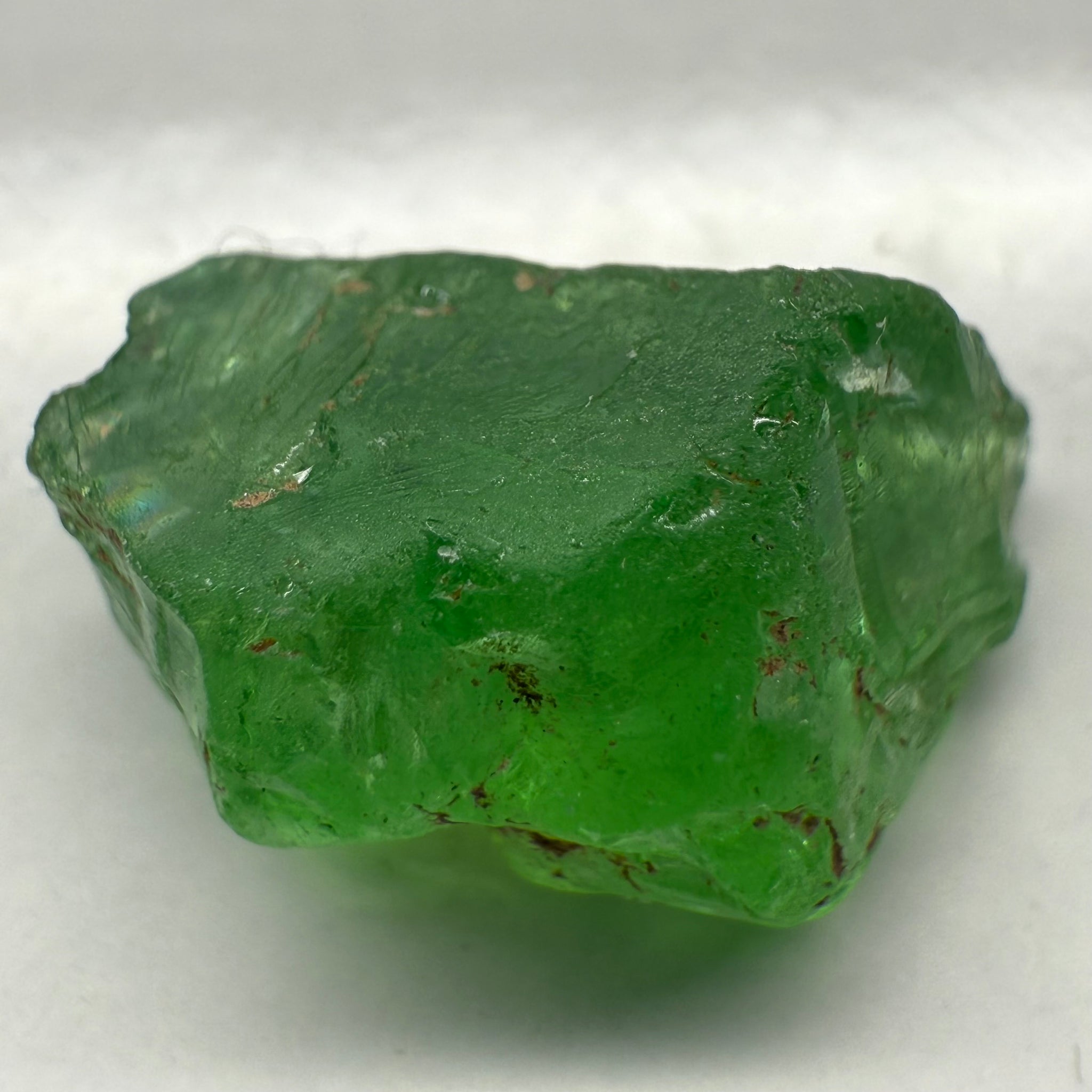 Tsavorite, 8.34ct, Tanzania, Untreated Unheated, cracks and veils in the stone, have a look at the video for positioning