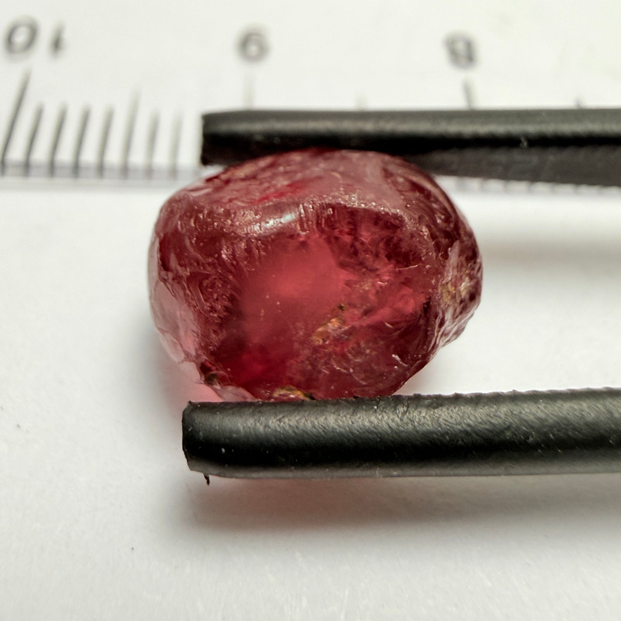 Rhodolite Garnet, 6.23ct, Umba, Tanzania, Untreated Untreated. Slight silky on one side, rest vs-vvs