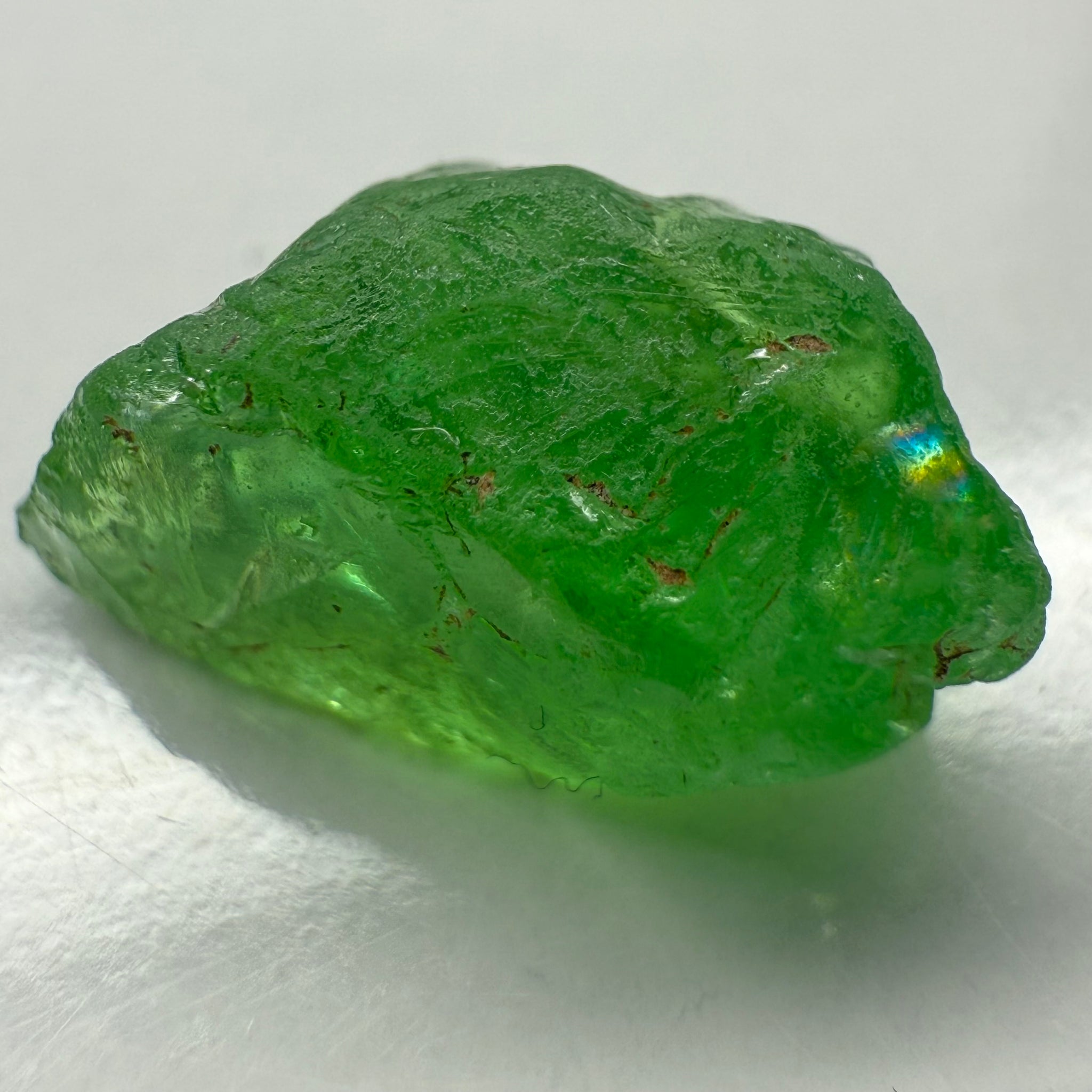 Tsavorite, 8.34ct, Tanzania, Untreated Unheated, cracks and veils in the stone, have a look at the video for positioning